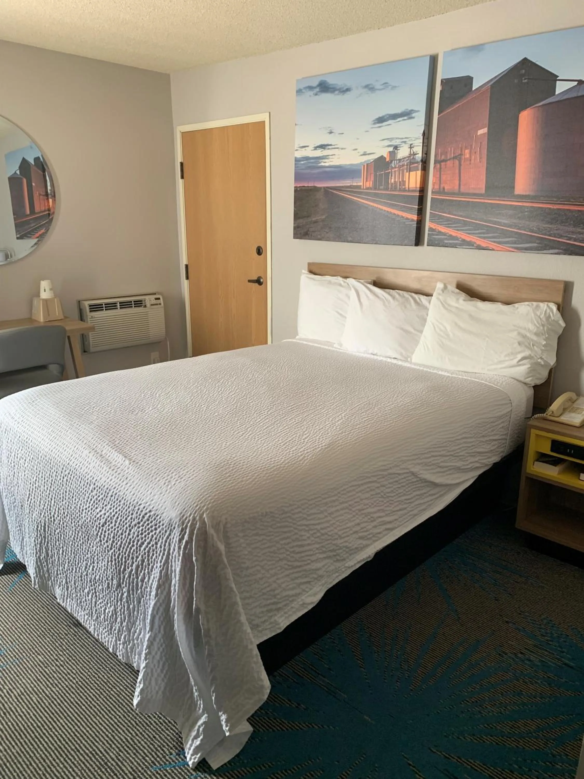 Bedroom, Bed in Days Inn by Wyndham Custer