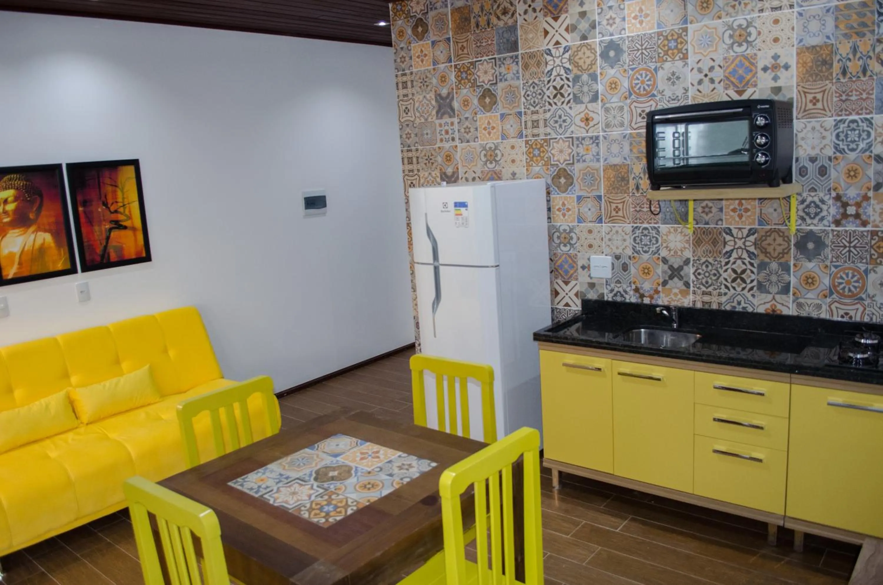 Communal kitchen in POUSADA PARAÍSO DA LAGOA