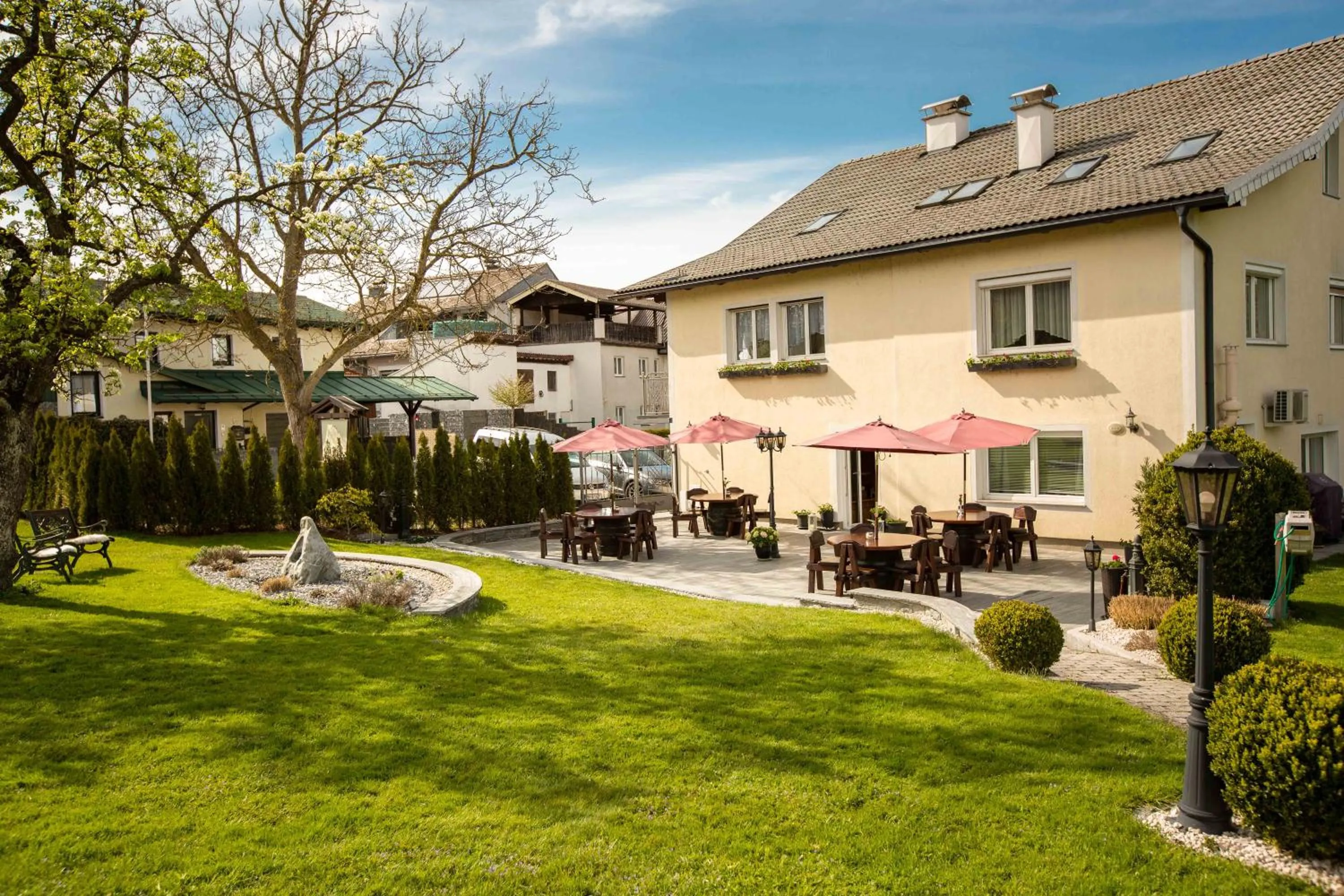 Property building in Pension Knoll