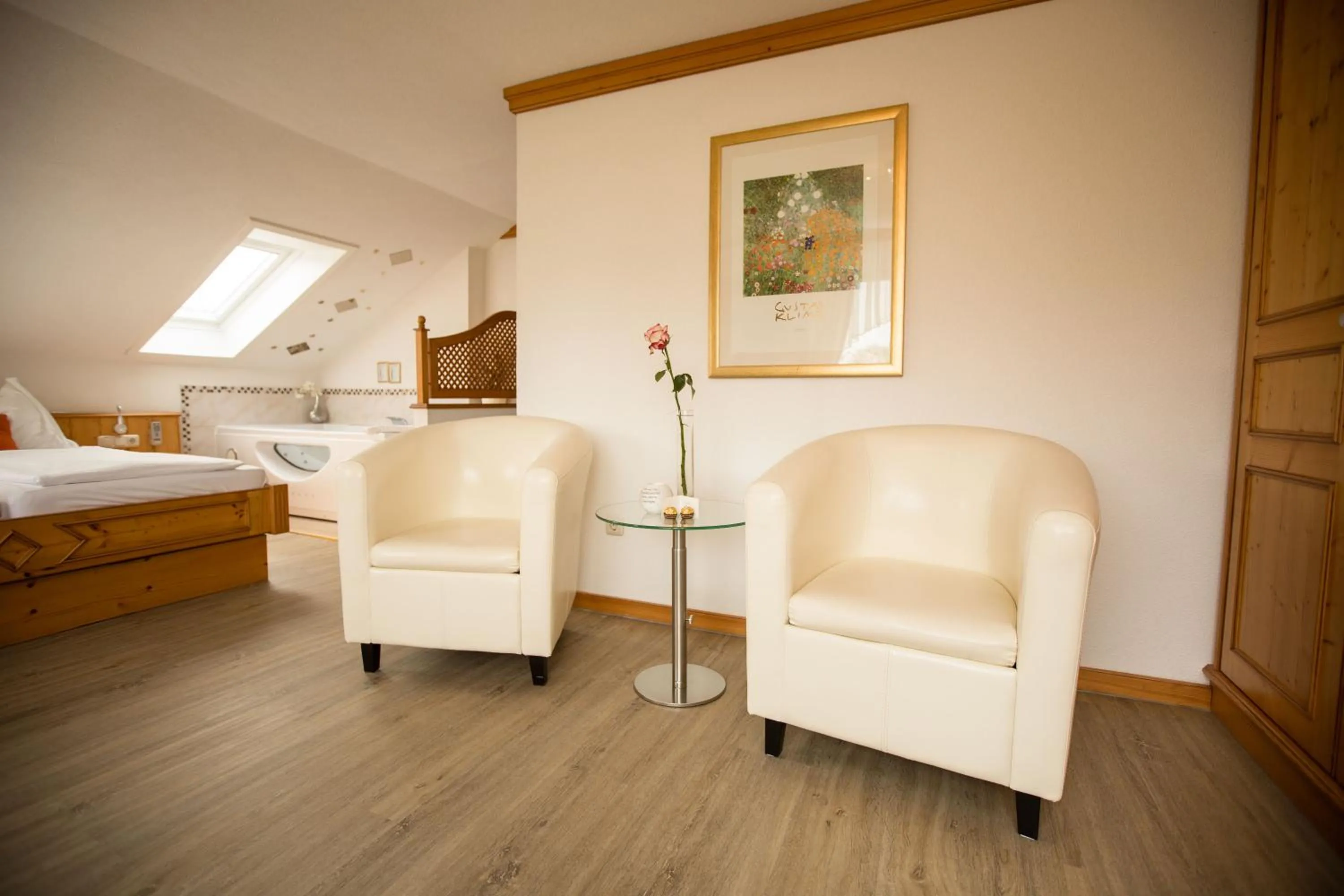 Photo of the whole room, Bed in Pension Knoll