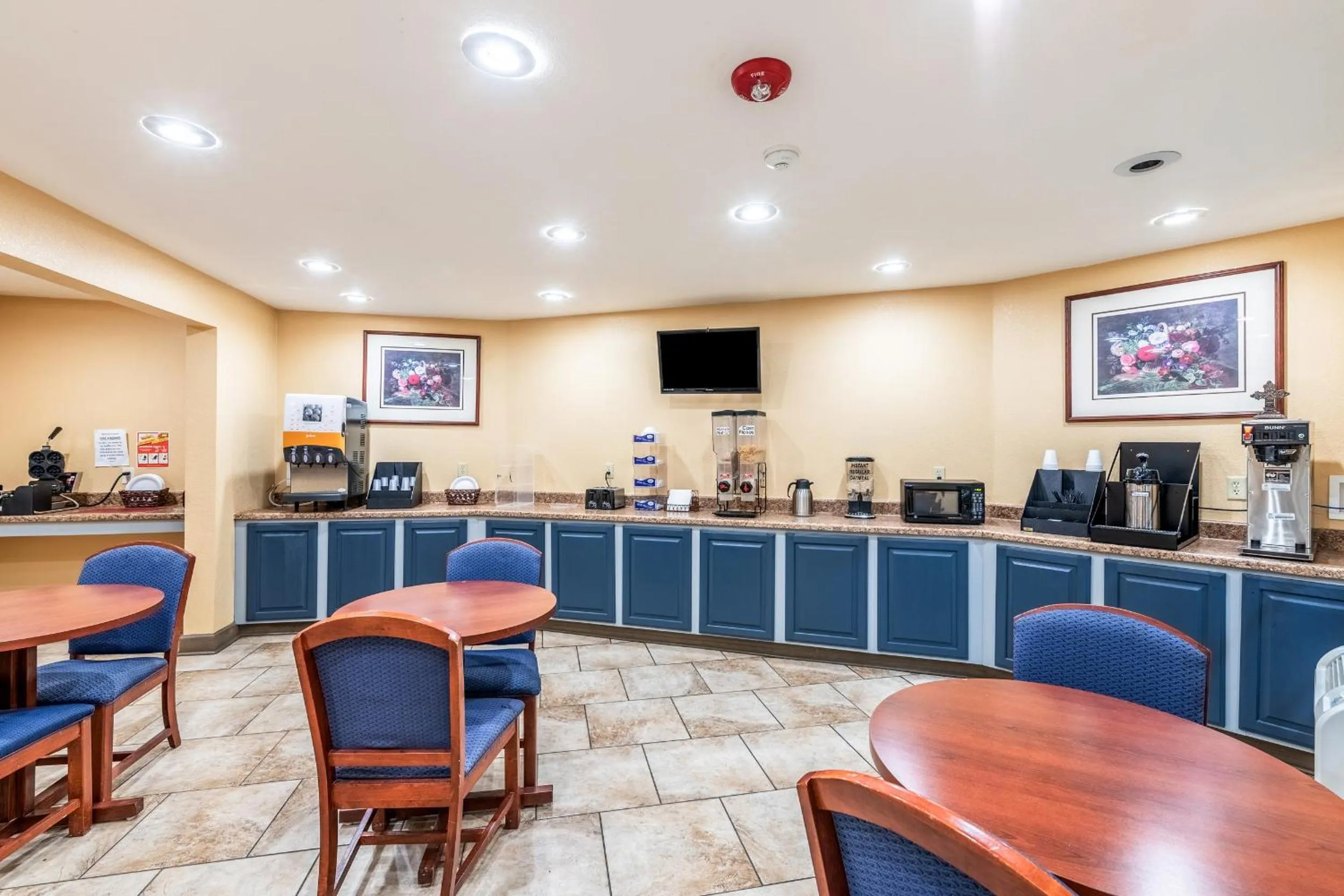 Continental breakfast in Americas Best Value Inn Searcy