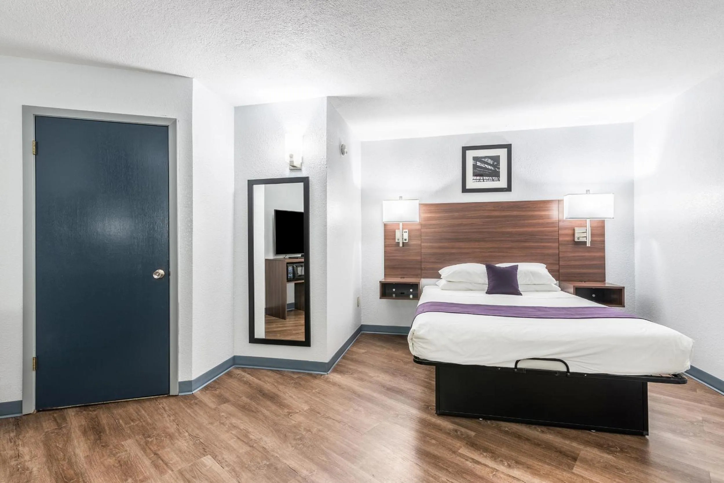 Bed in Americas Best Value Inn Searcy