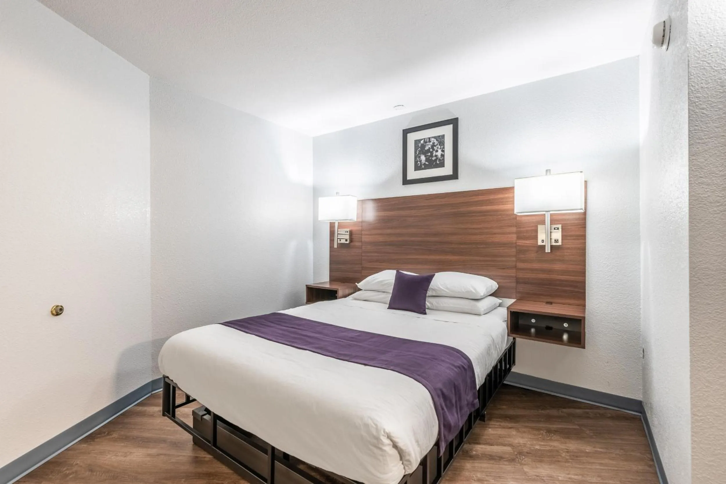 Bed in Americas Best Value Inn Searcy