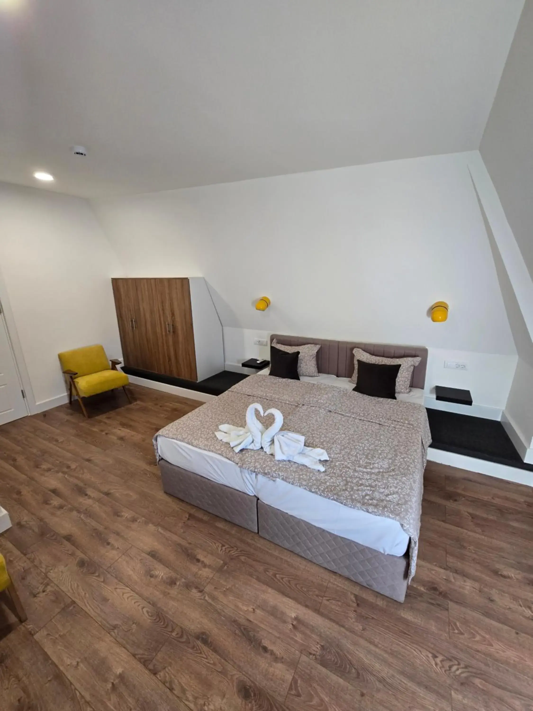 Deluxe Double Room (2 Adults + 1 Child) in Hotel Sax Balkan Deluxe Double Room (2 Adults + 1 Child) in Hotel Sax Balkan