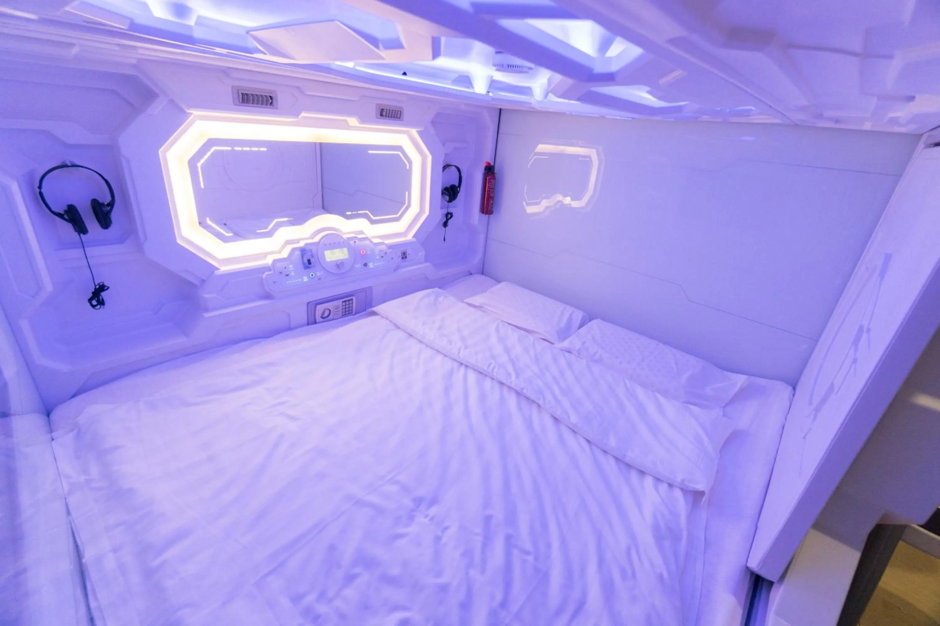 Photo of the whole room, Bed in Seaview Capsule Hotel