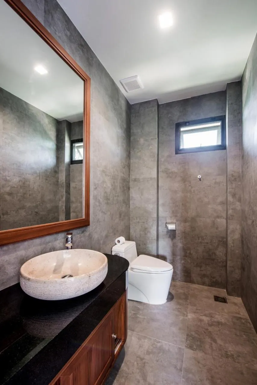 Toilet in Penthouse Savoye