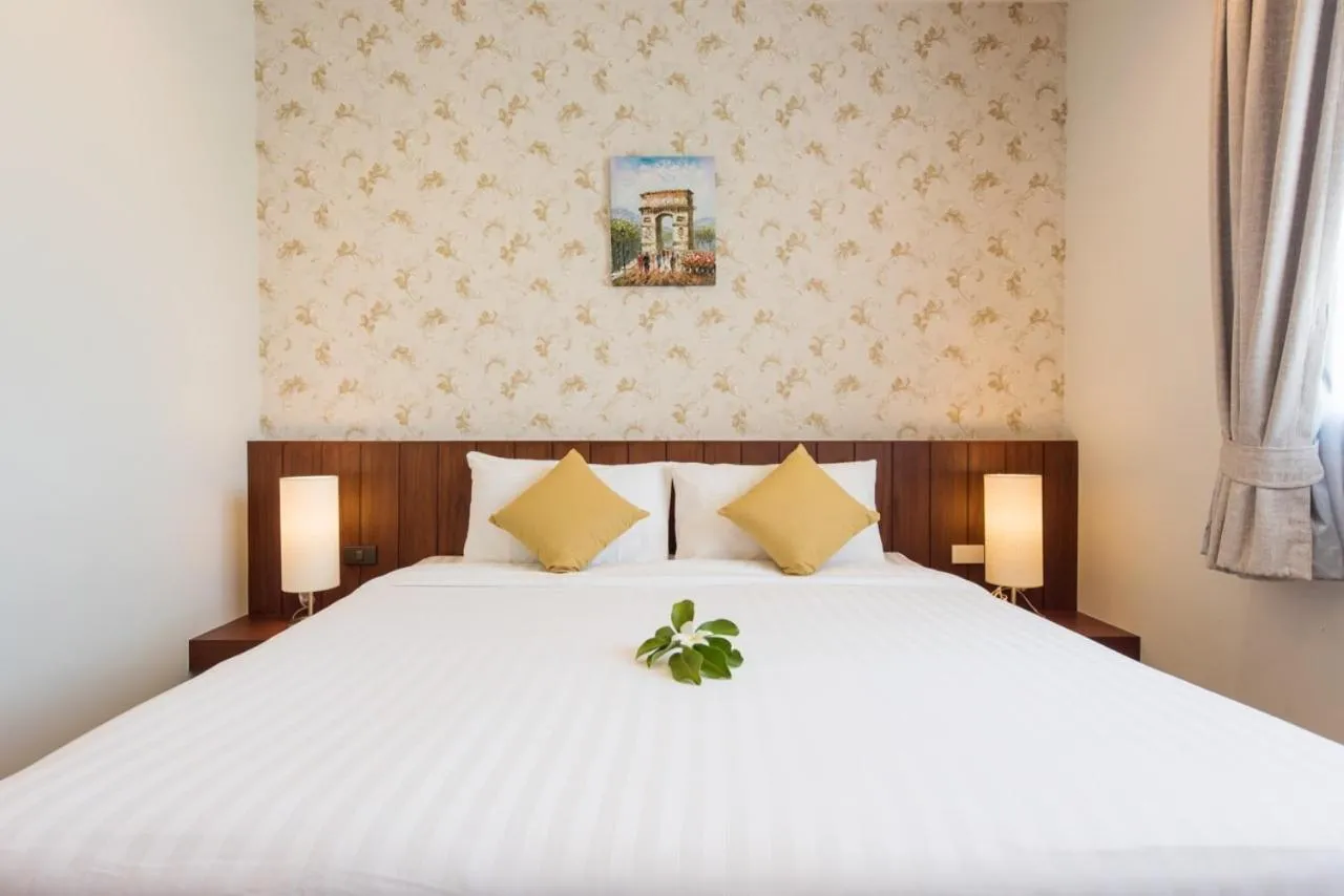 Bedroom, Bed in Penthouse Savoye