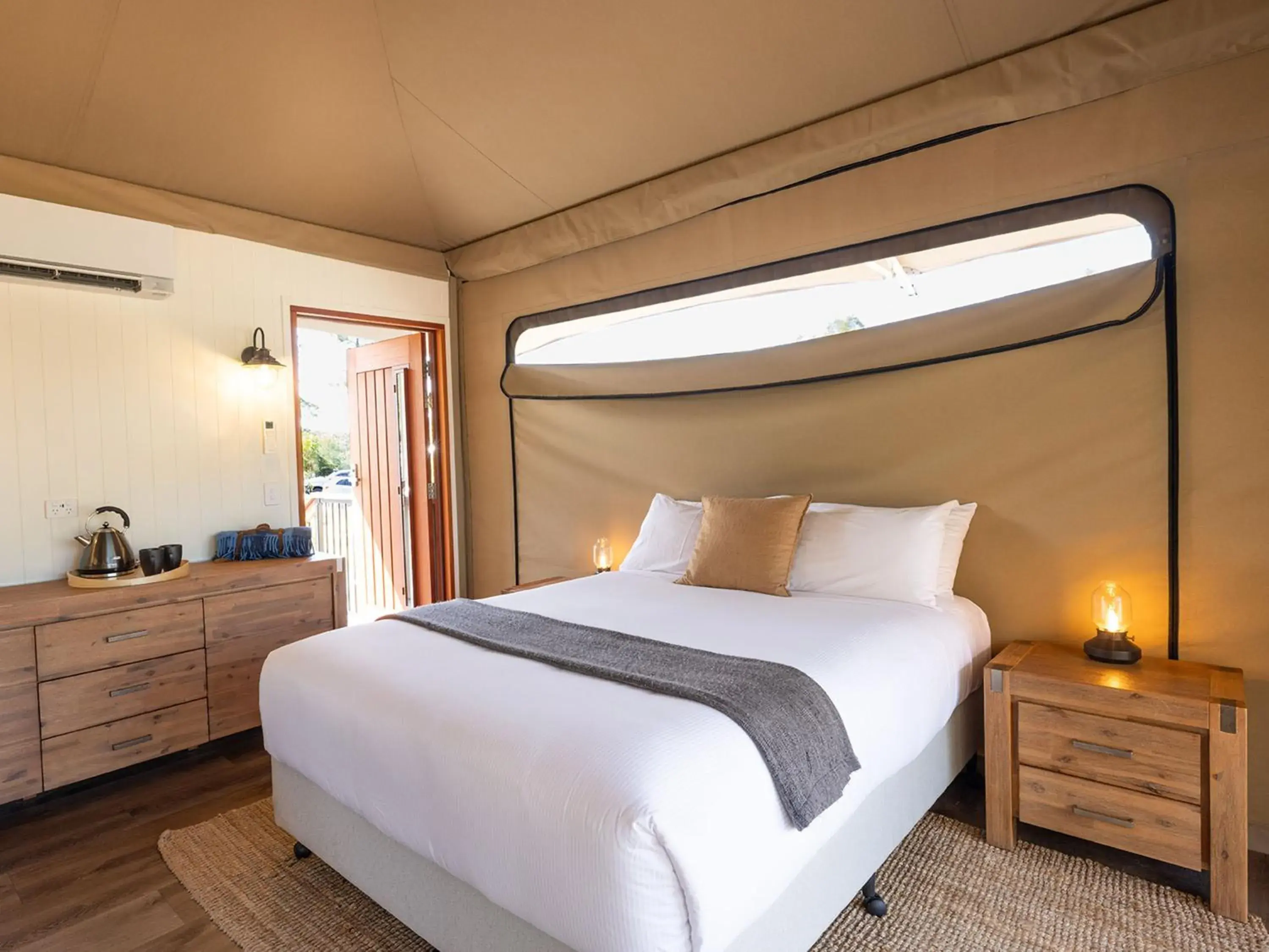 Premium Eco Tent Family Ensuite + 4 Theme Parks in Paradise Country Farmstay Premium Eco Tent Family Ensuite + 4 Theme Parks in Paradise Country Farmstay