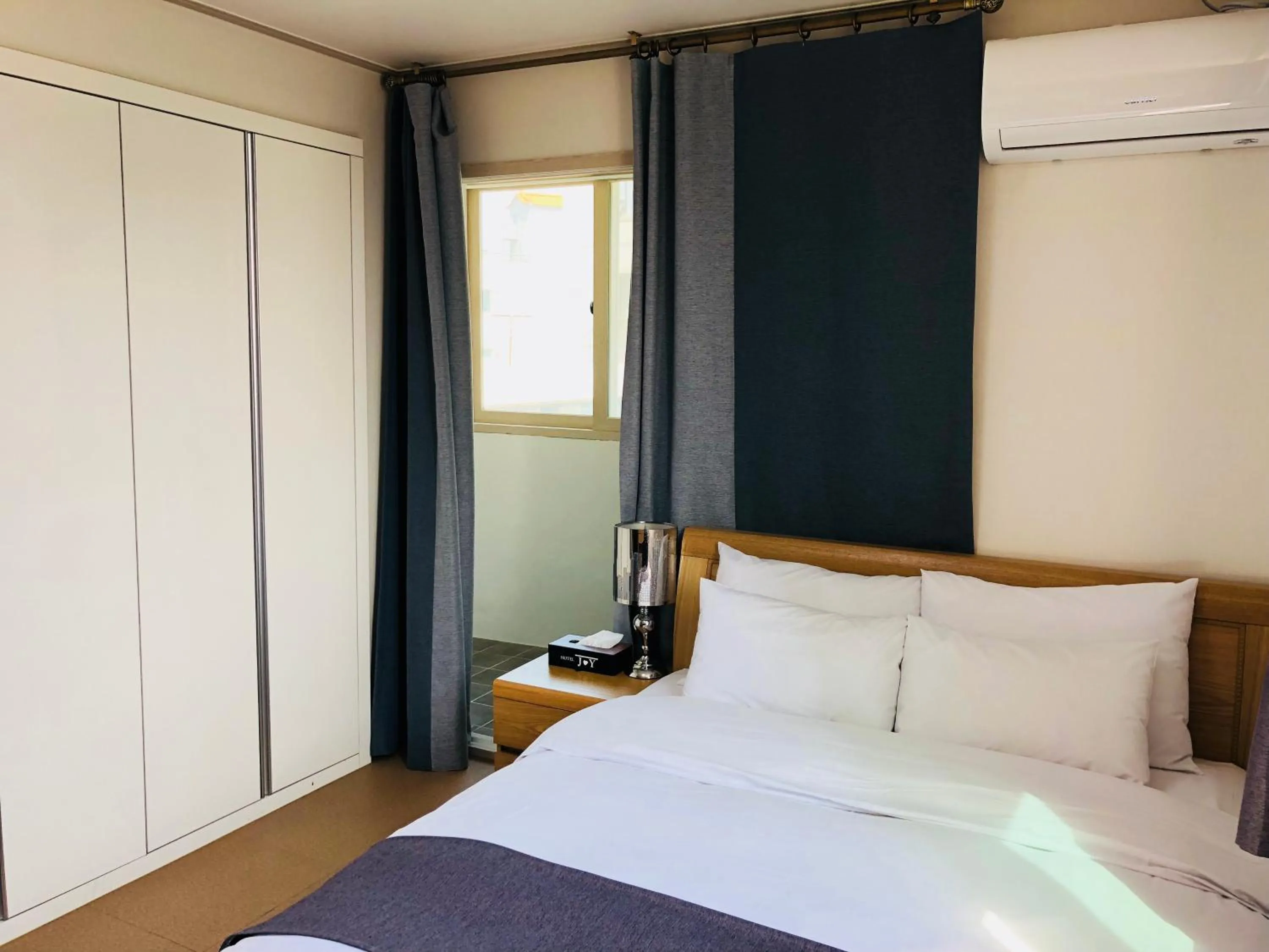 Bed in Hotel Joy near Camp Humphres