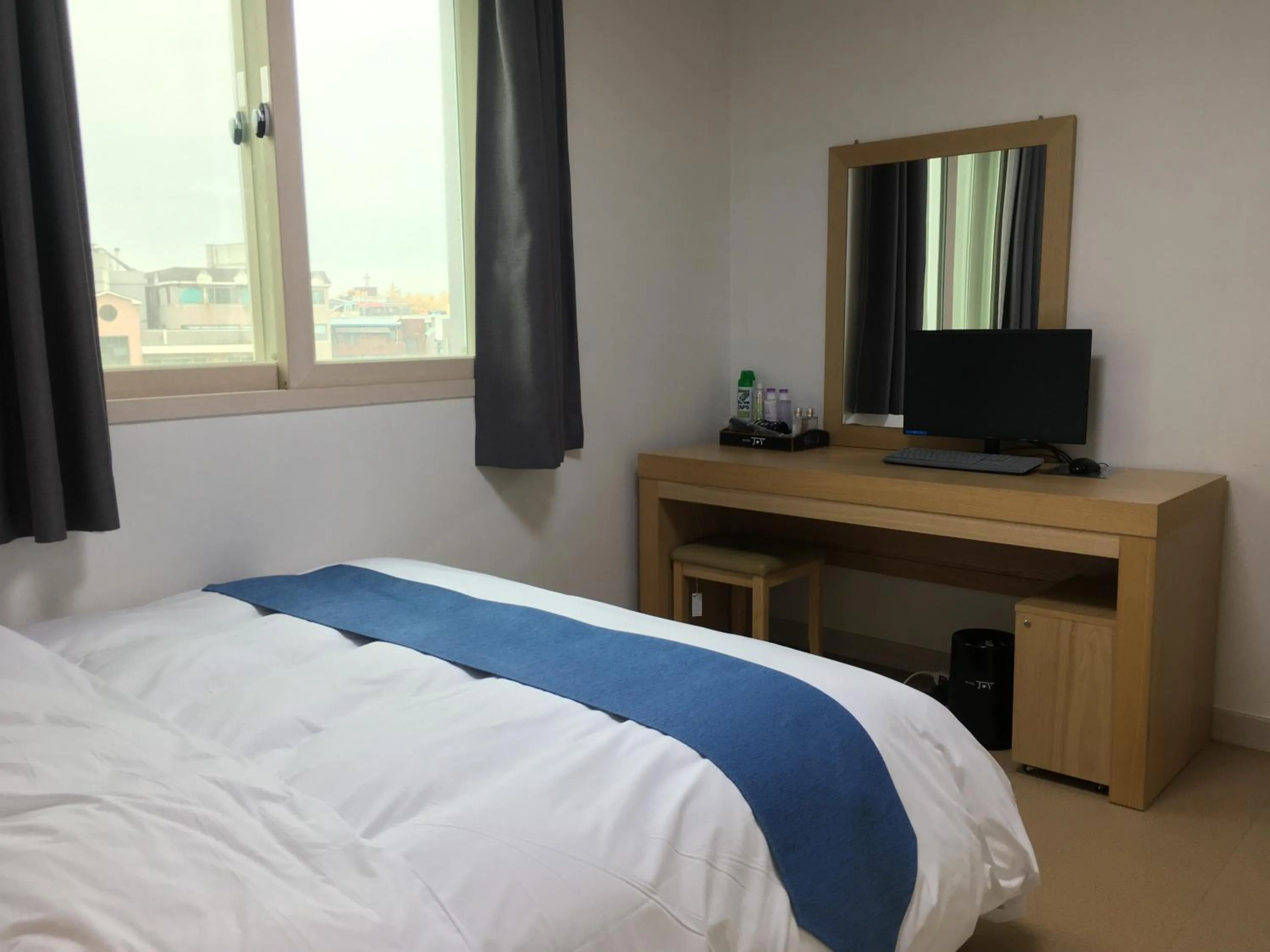 Bed in Hotel Joy near Camp Humphres