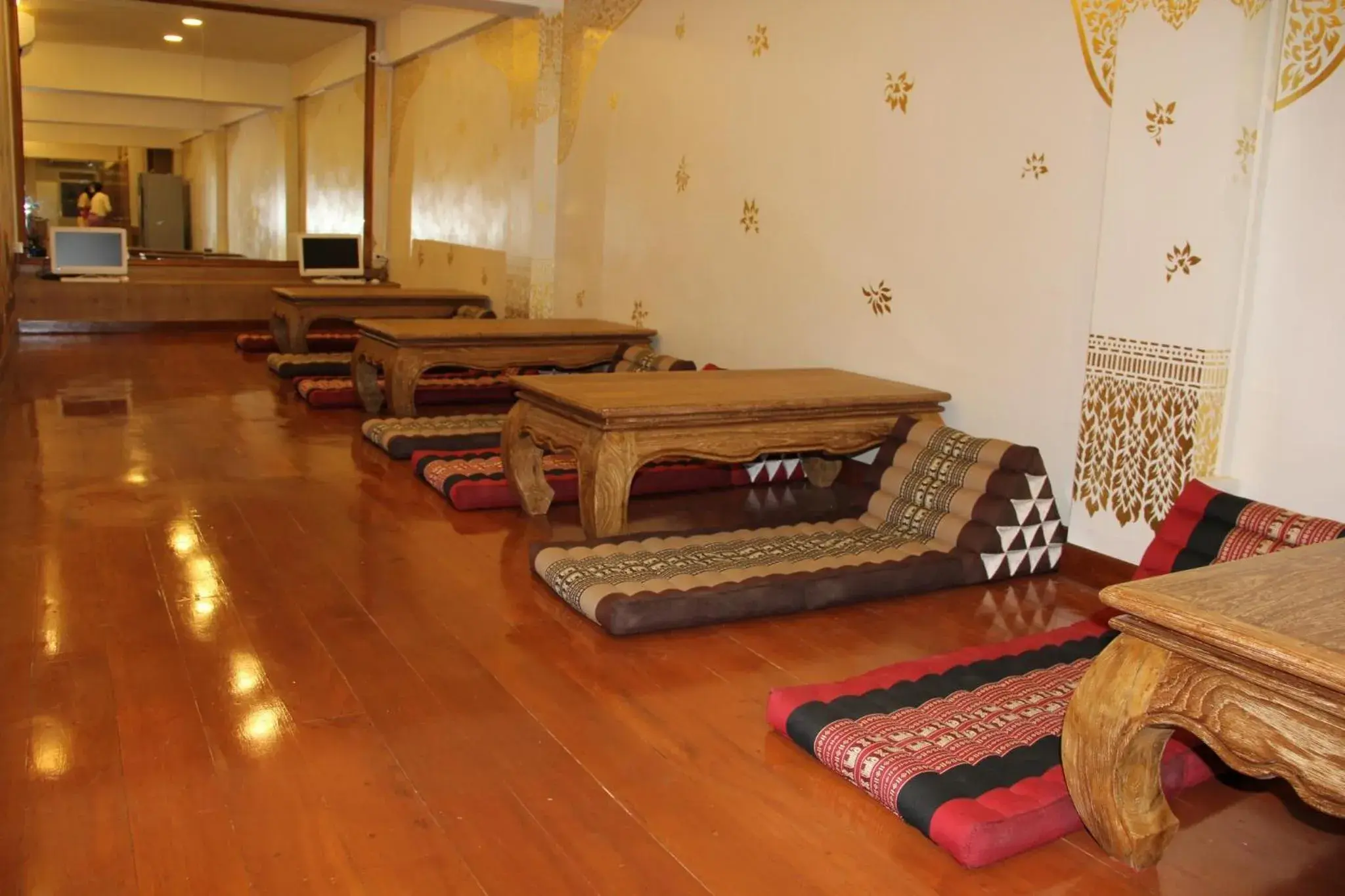 Lounge or bar in Mariya Lady Hostel Suvarnabhumi Airport Lounge or bar in Mariya Lady Hostel Suvarnabhumi Airport