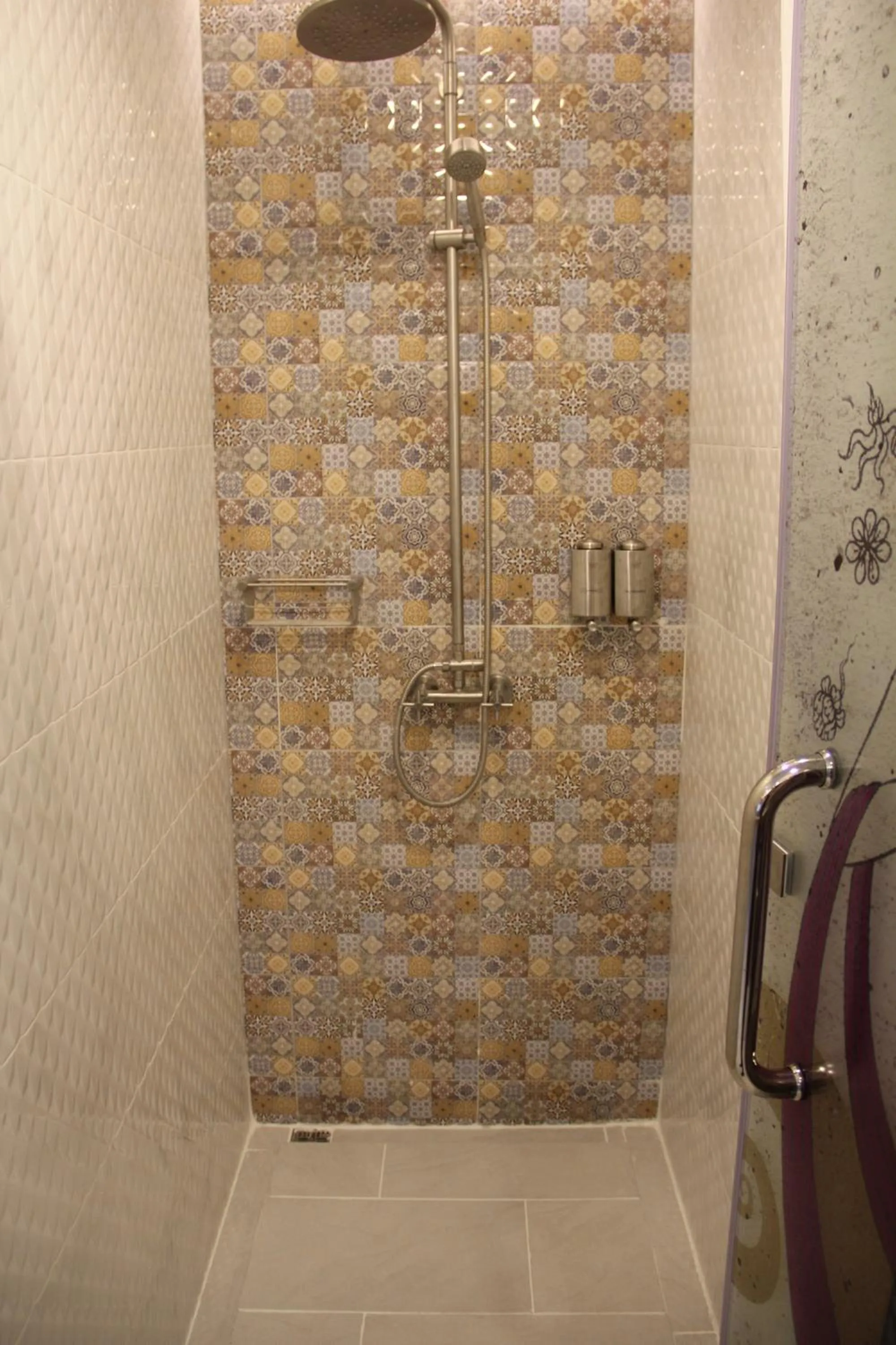 Shower in Mariya Lady Hostel Suvarnabhumi Airport