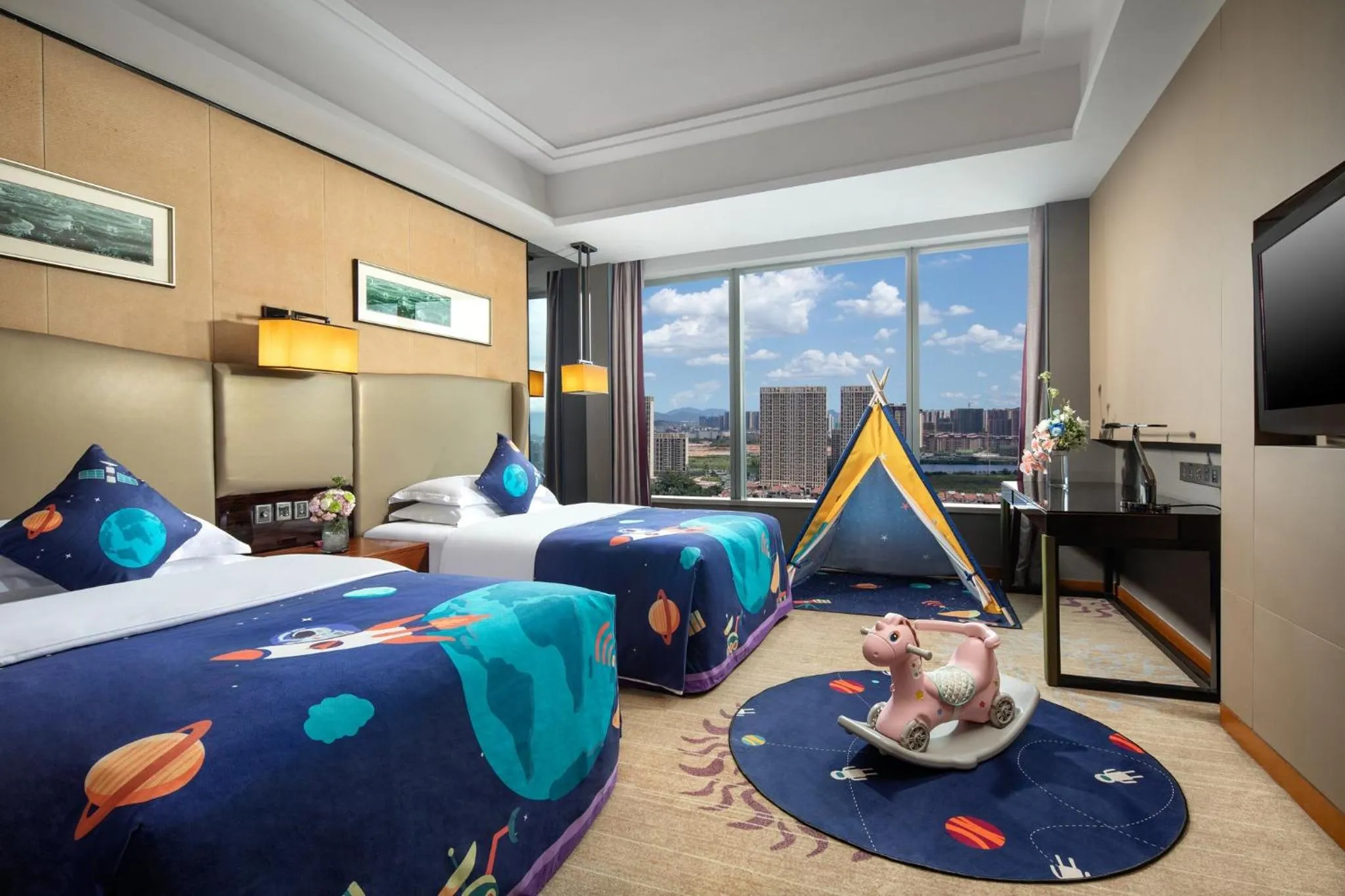 Area and facilities, Bed in Crowne Plaza Huizhou by IHG