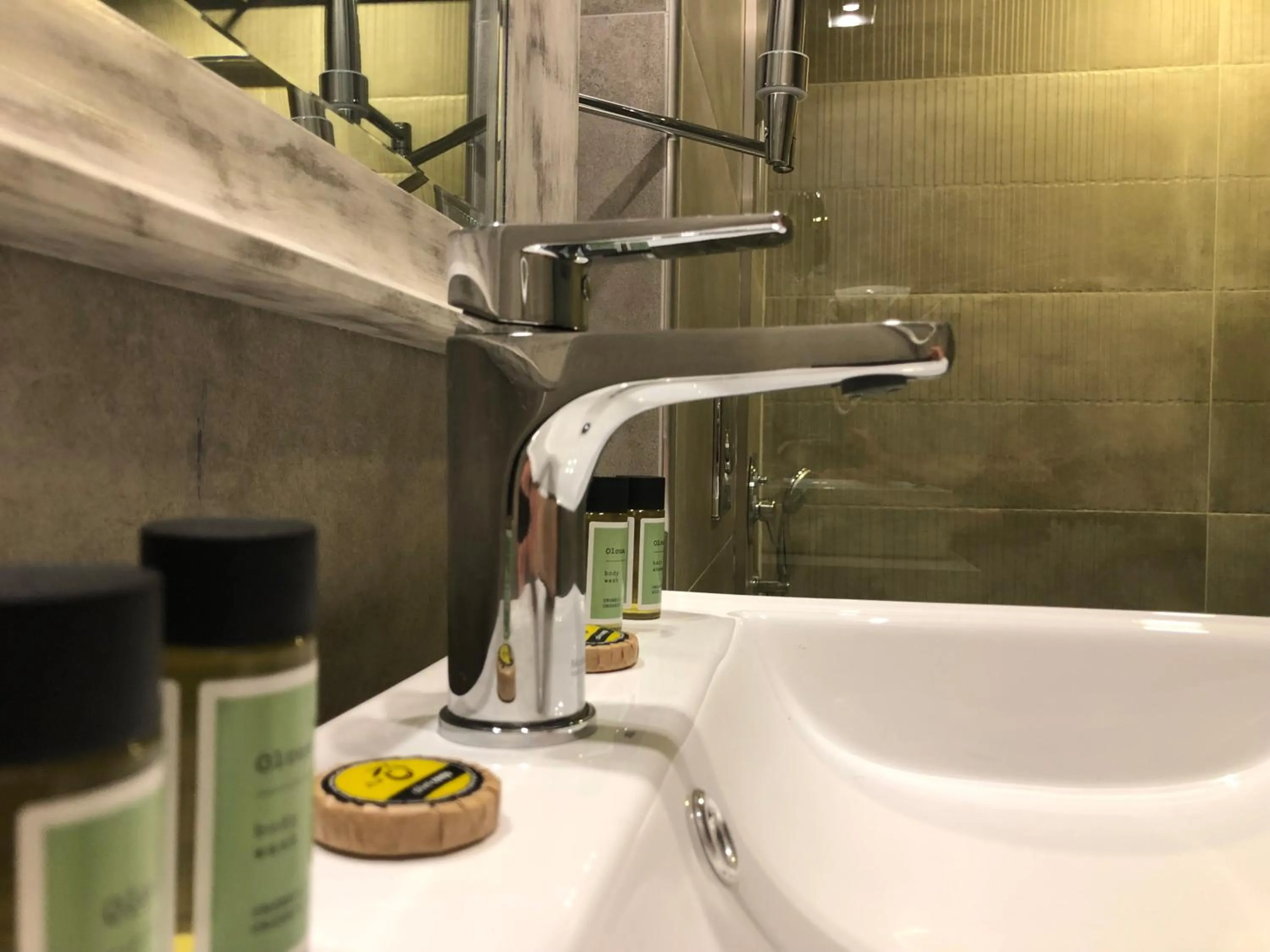 Shower in Mirtilos Studios & Apartments