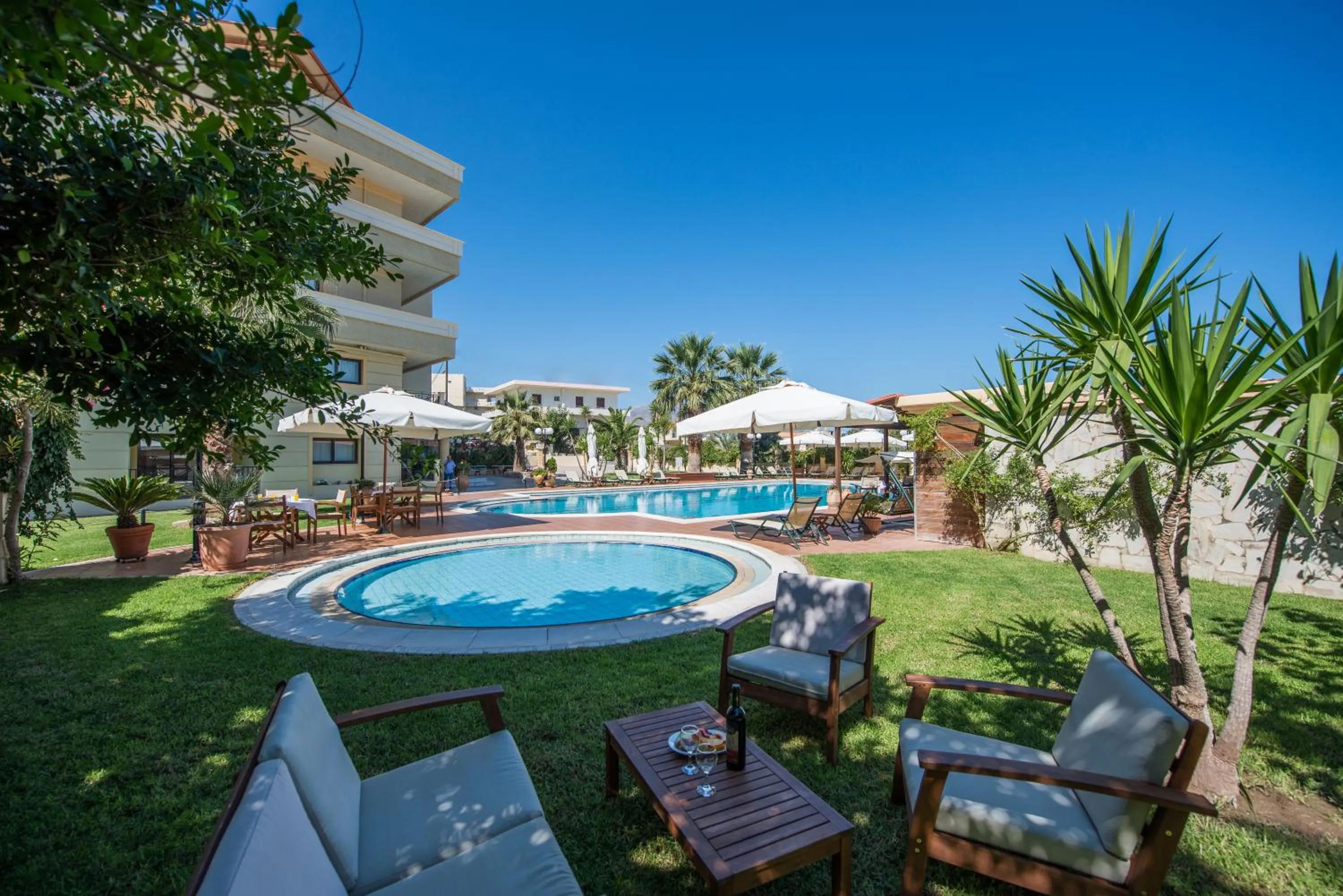 Facade/entrance in Mirtilos Studios & Apartments