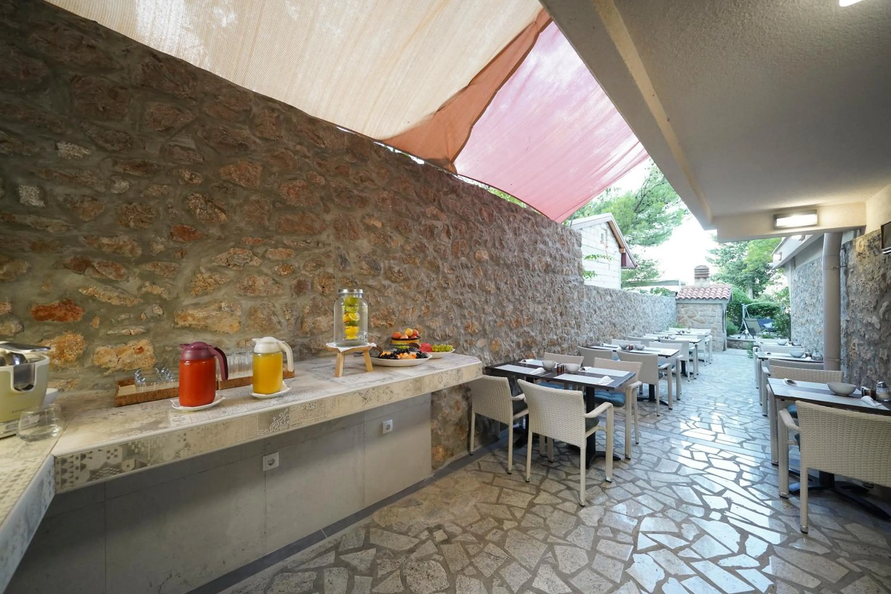 Restaurant/places to eat in Villa Vicko