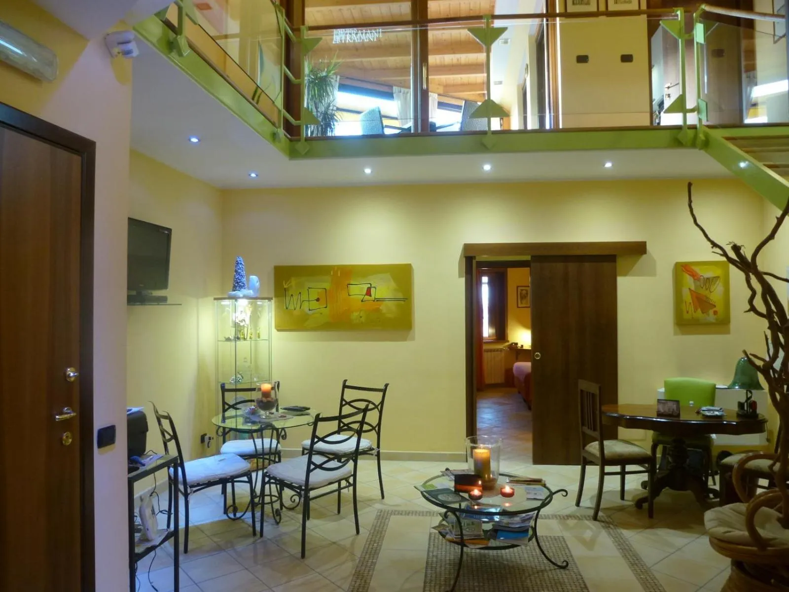 Communal lounge/ TV room in B&B Domus Traiani Benevento