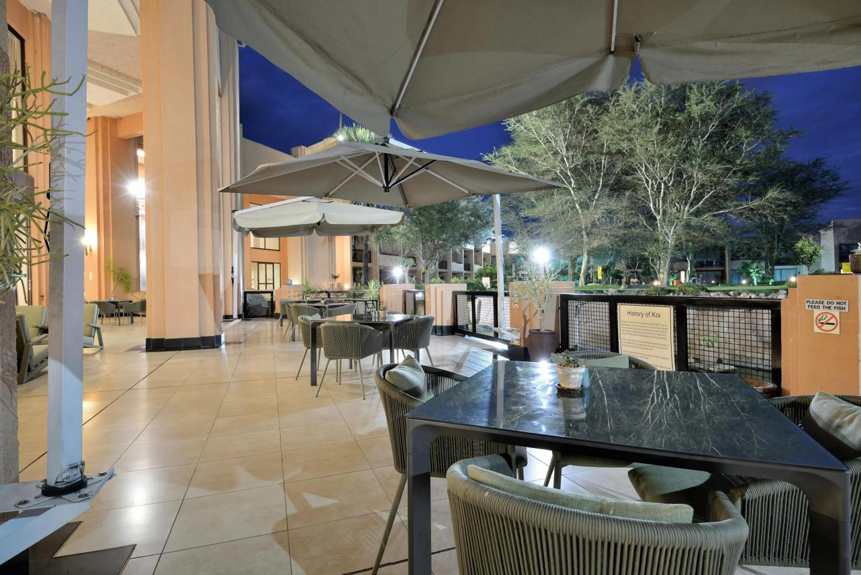 Restaurant/places to eat in Windhoek Country Club Resort