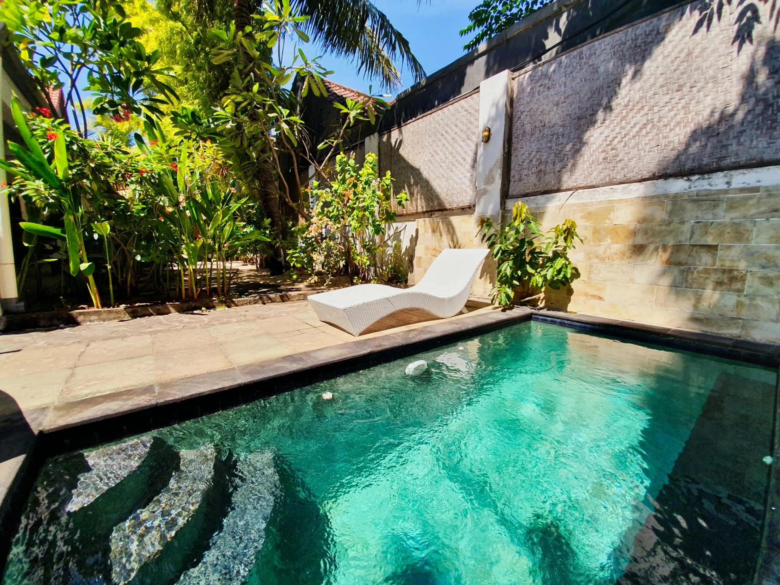 Garden in Tír na nÓg Beachfront Resort