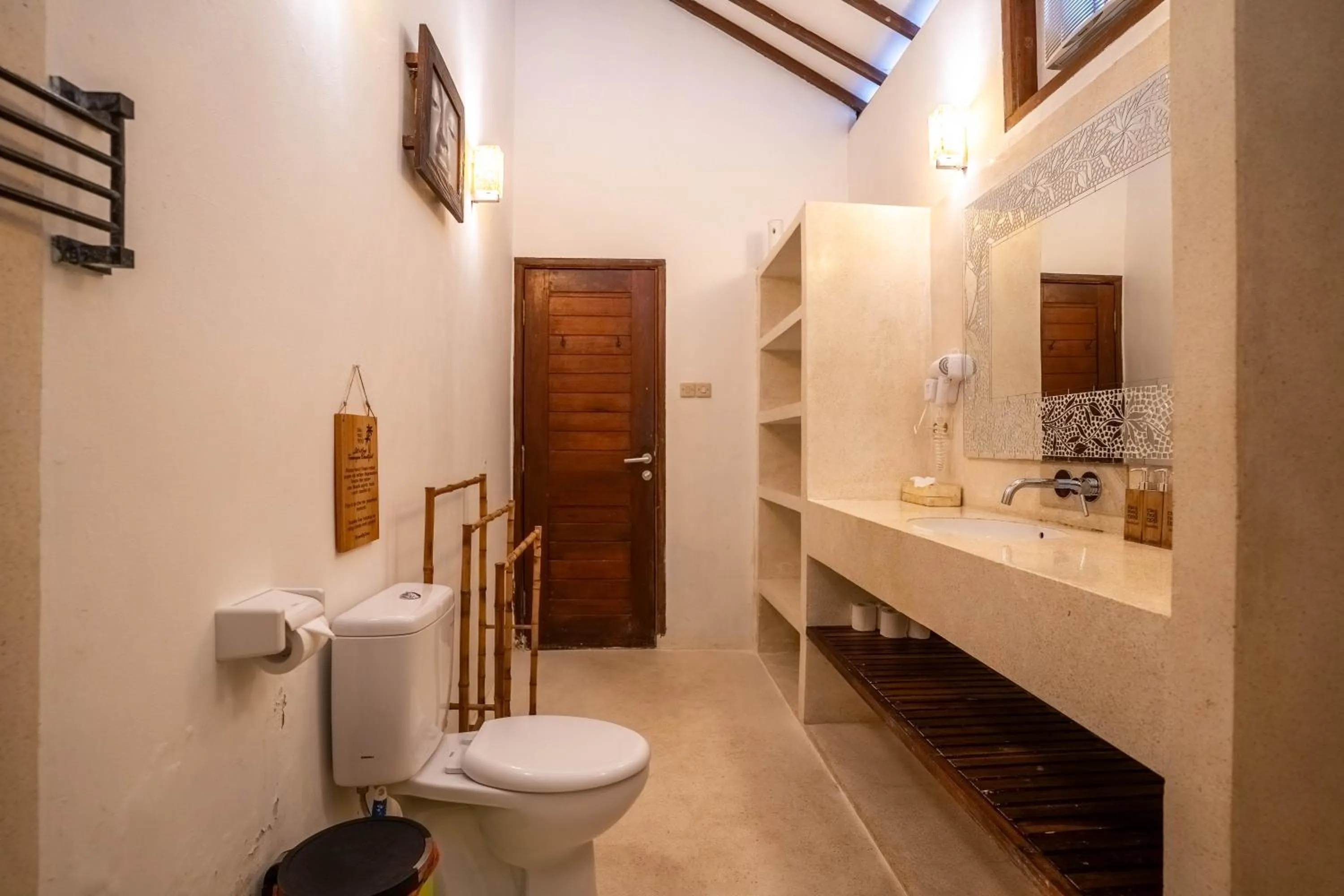 Bathroom in Tír na nÓg Beachfront Resort
