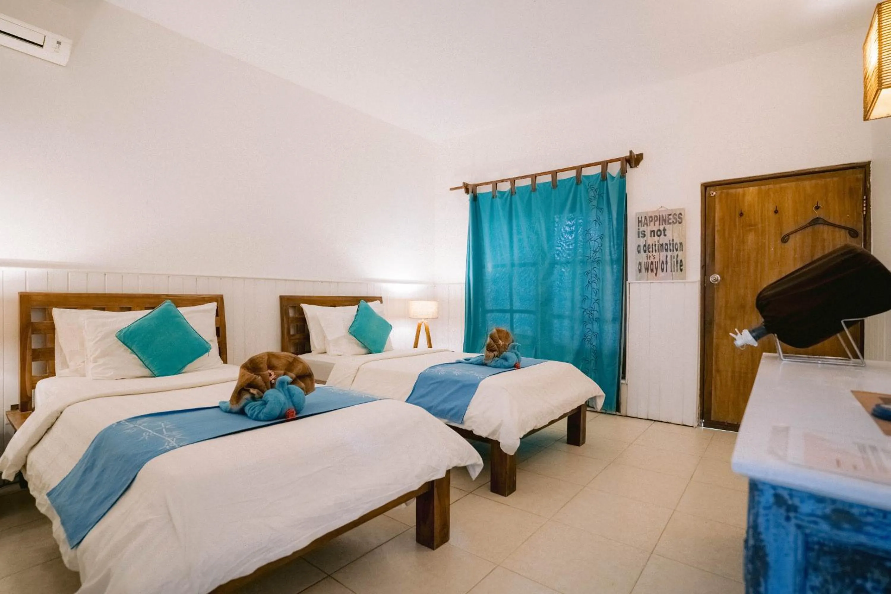 Bedroom, Bed in Tír na nÓg Beachfront Resort