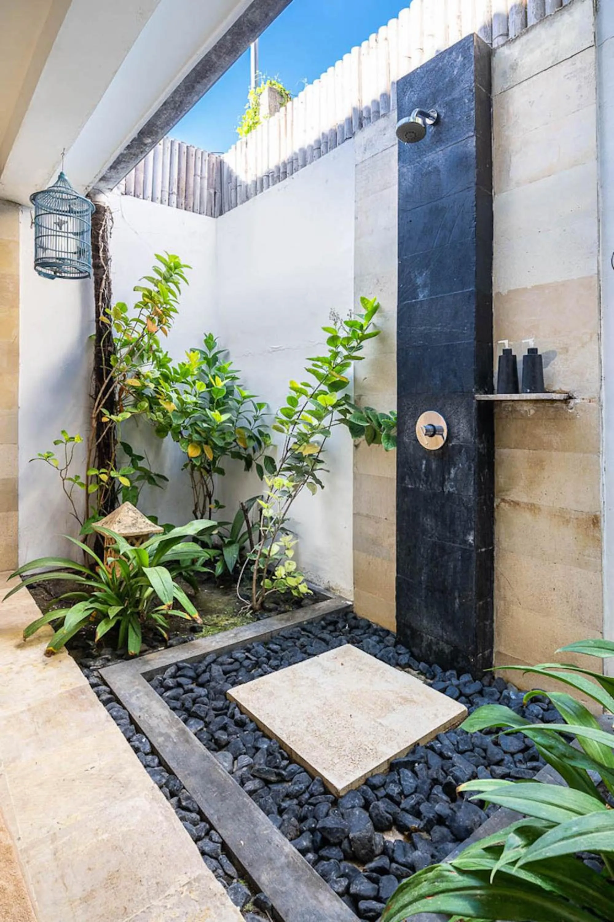 Bathroom in Tír na nÓg Beachfront Resort