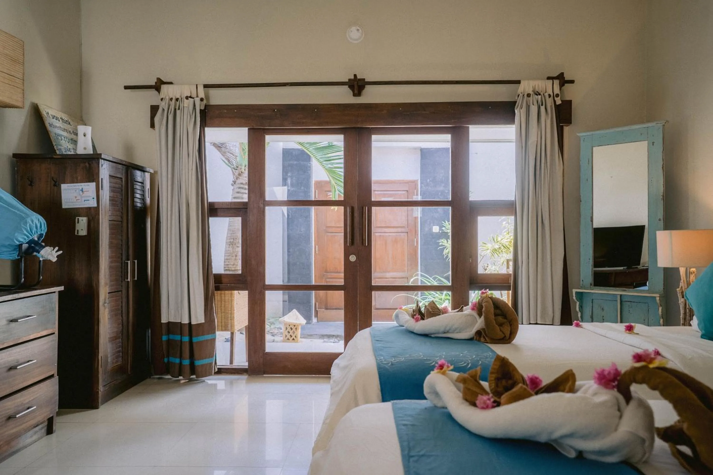 Bedroom, Bed in Tír na nÓg Beachfront Resort