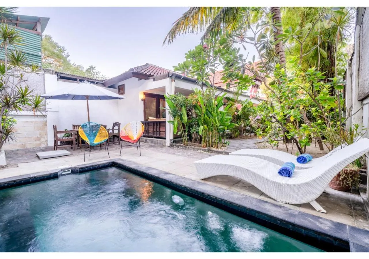 Swimming pool in Tír na nÓg Beachfront Resort