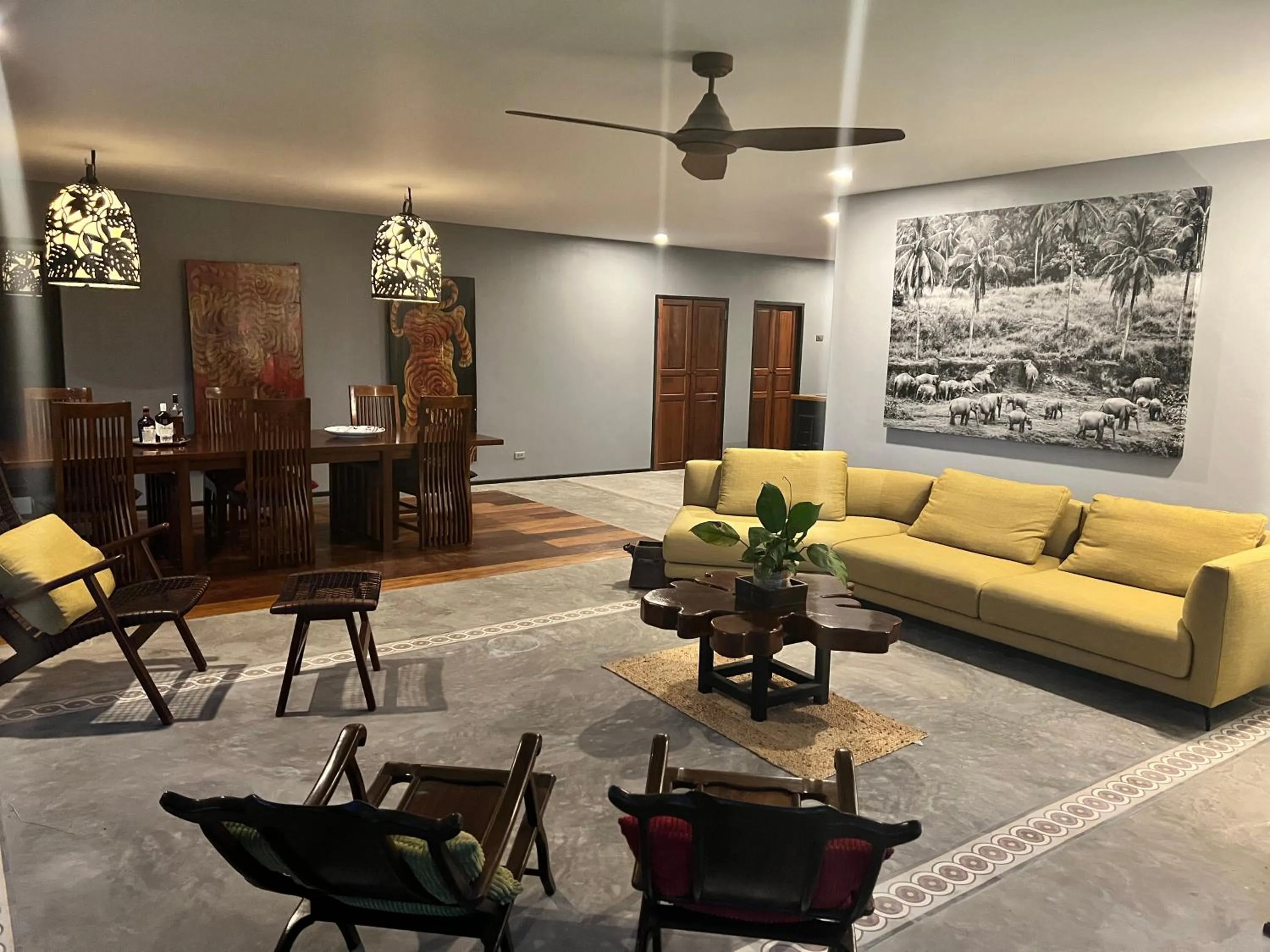 Living room in I love phants Lodge