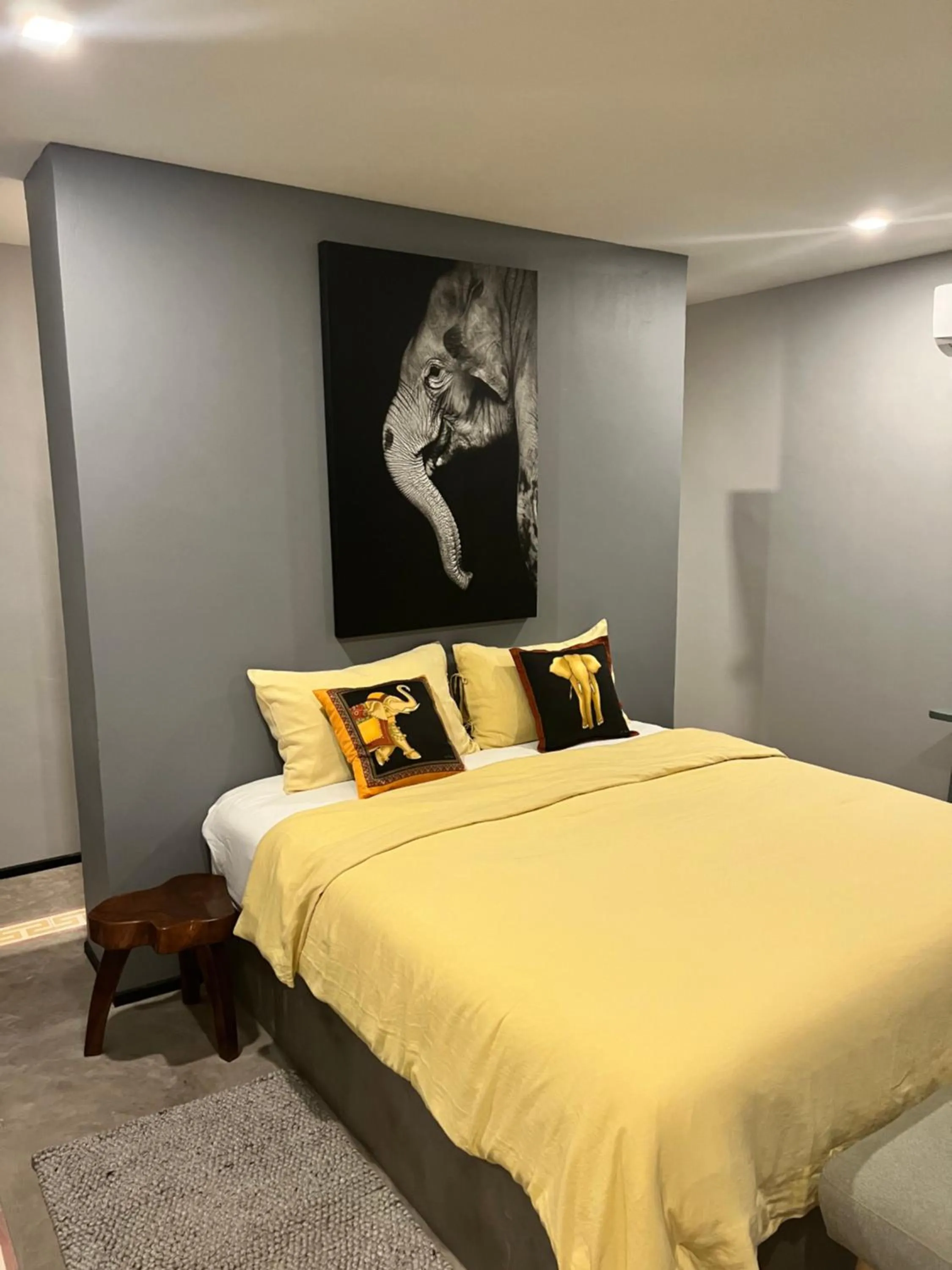 Bedroom, Bed in I love phants Lodge