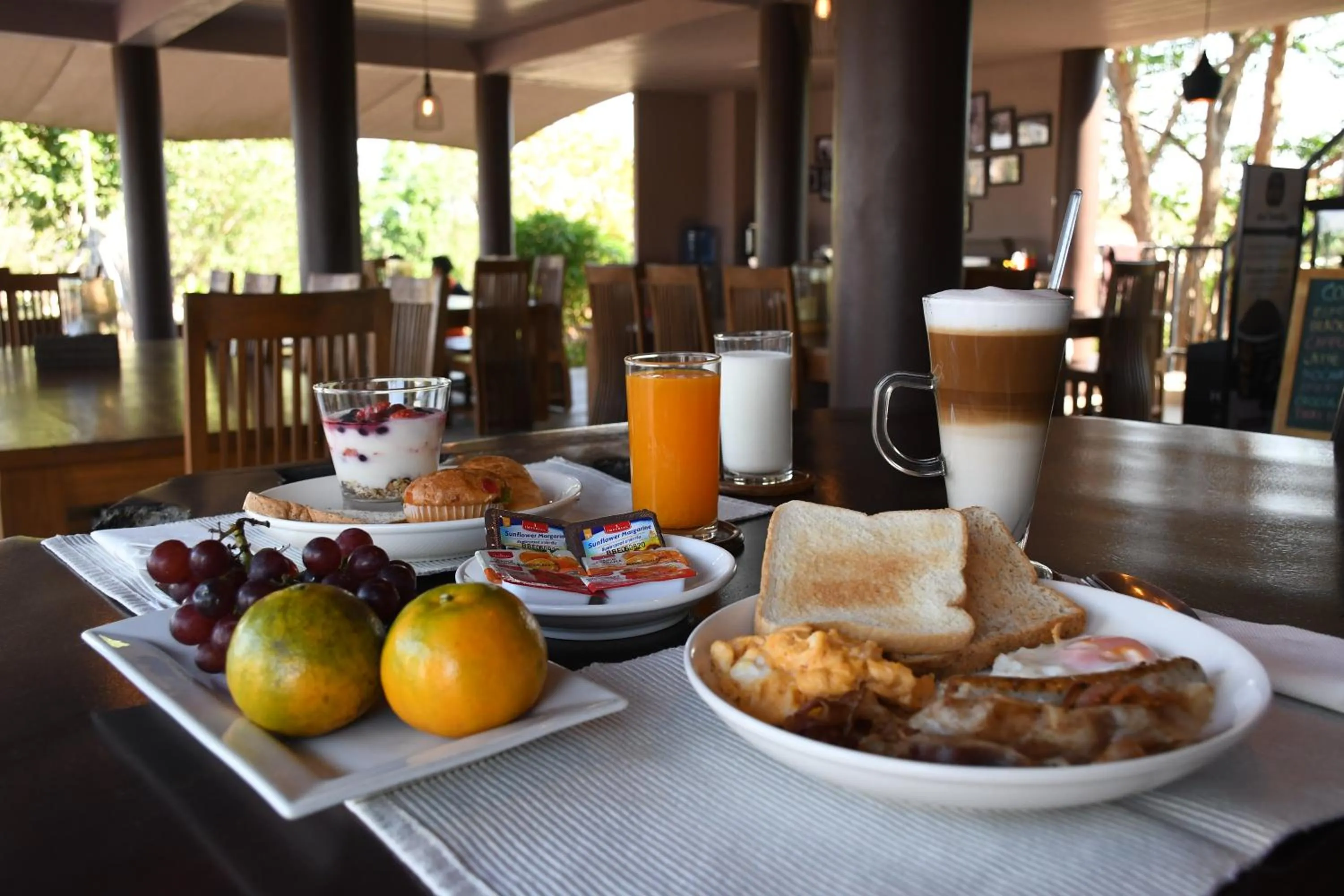 Food and drinks in I love phants Lodge