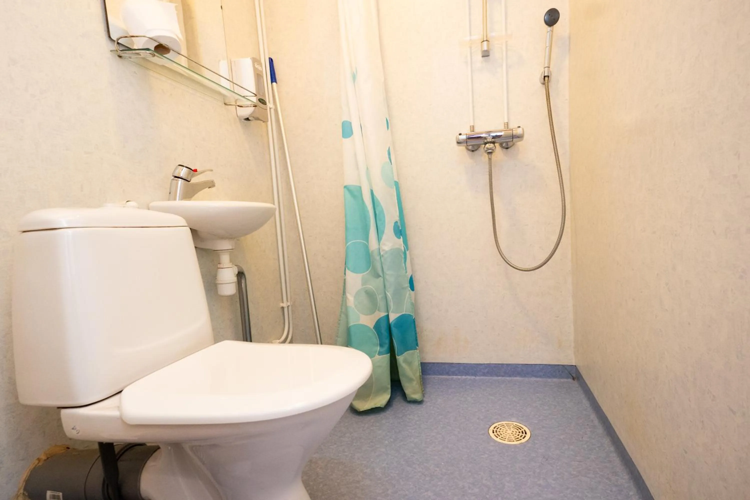 Bathroom in Arctic Guesthouse & Igloos
