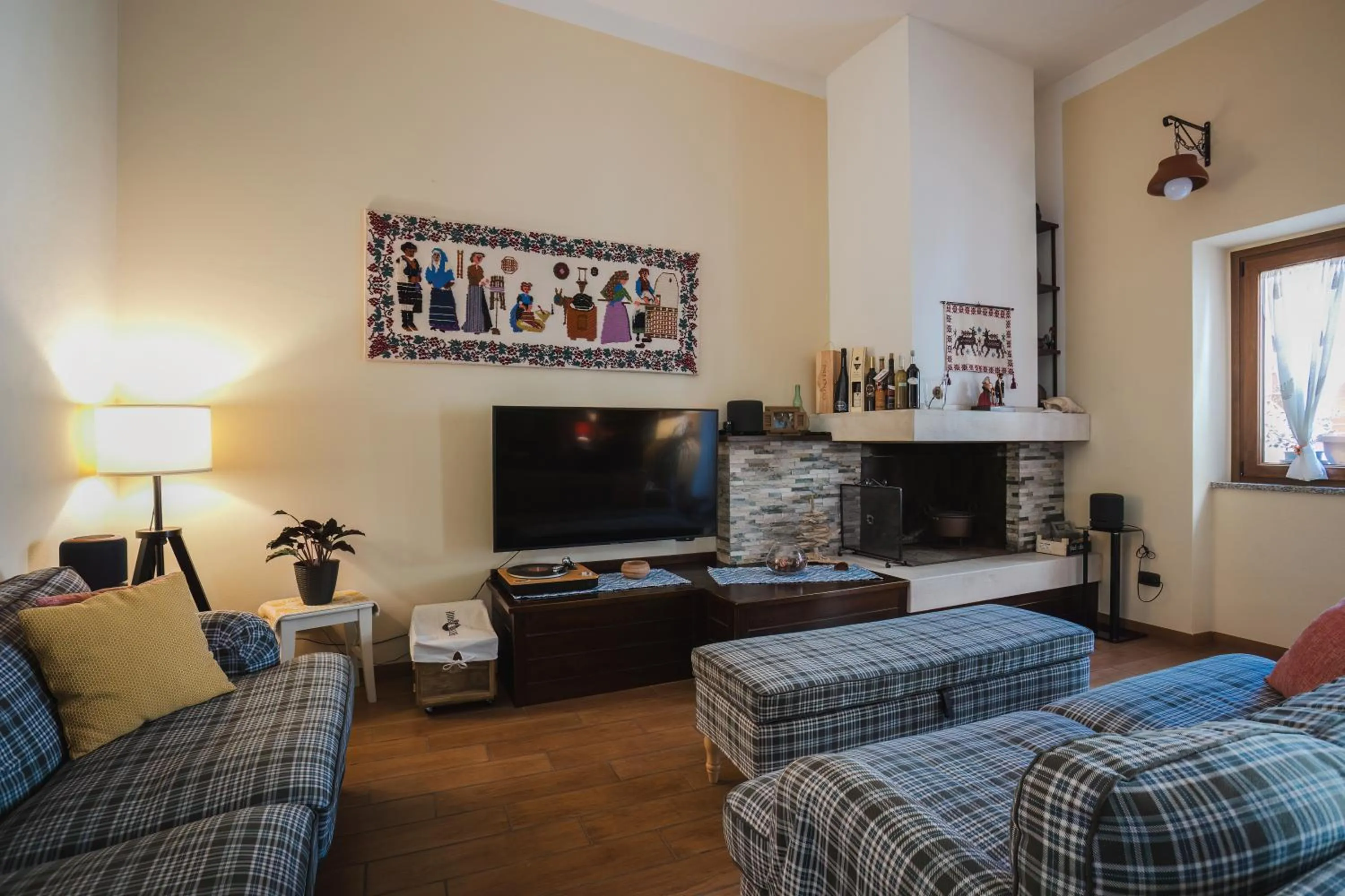 Communal lounge/ TV room in B&B L'Albero Dei Limoni