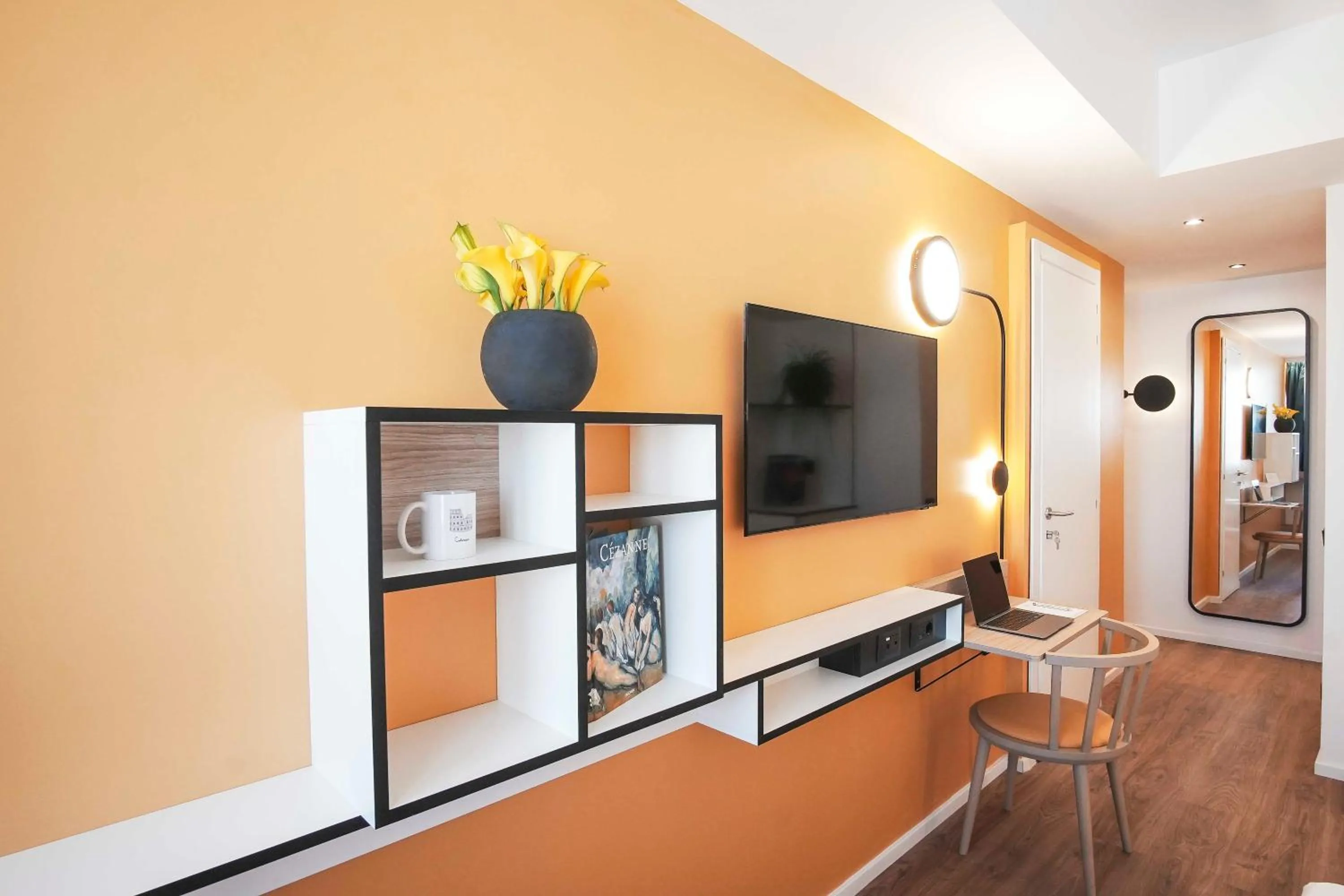 Decorative detail in Aparthotel Colombo Roma