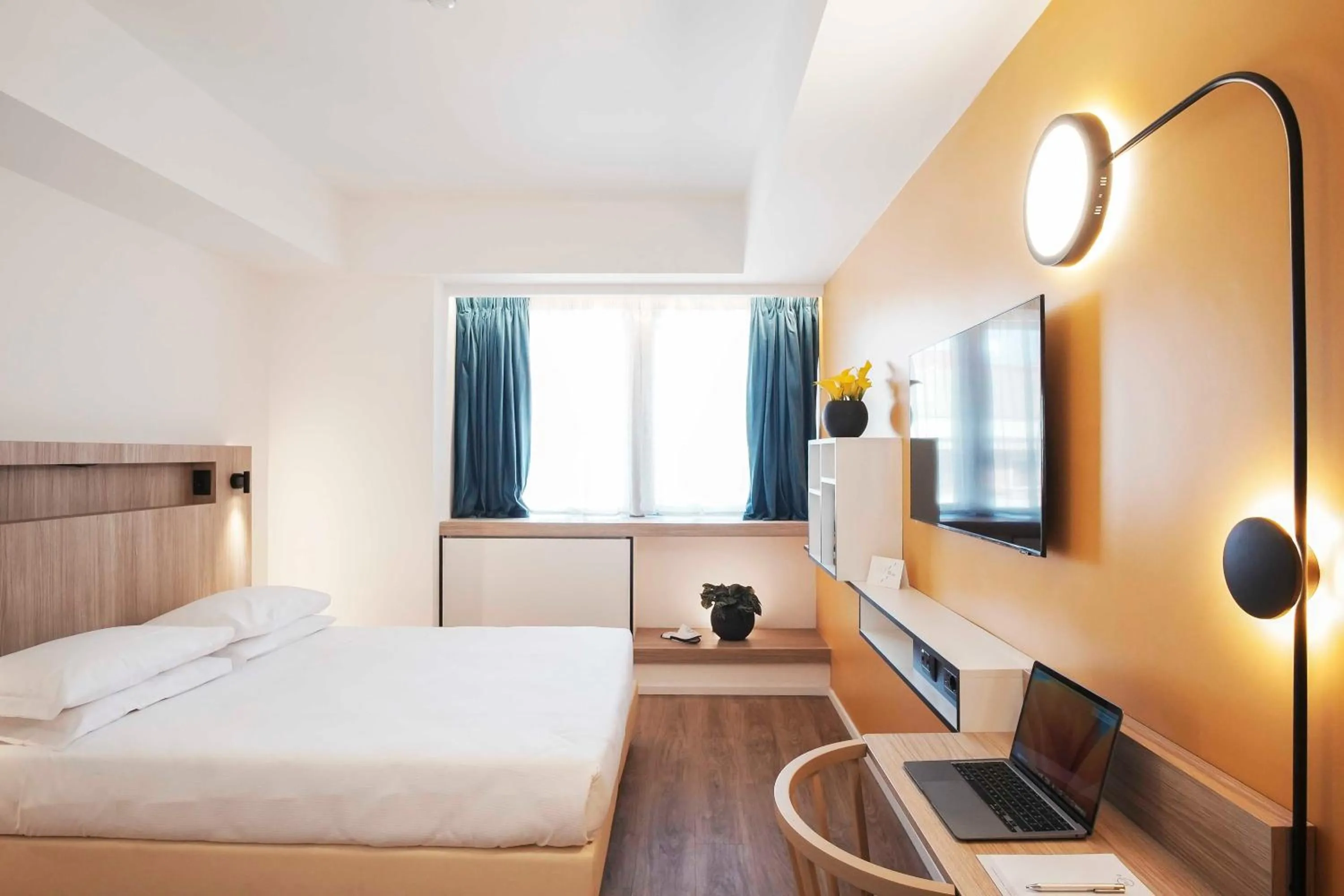 Bed in Aparthotel Colombo Roma