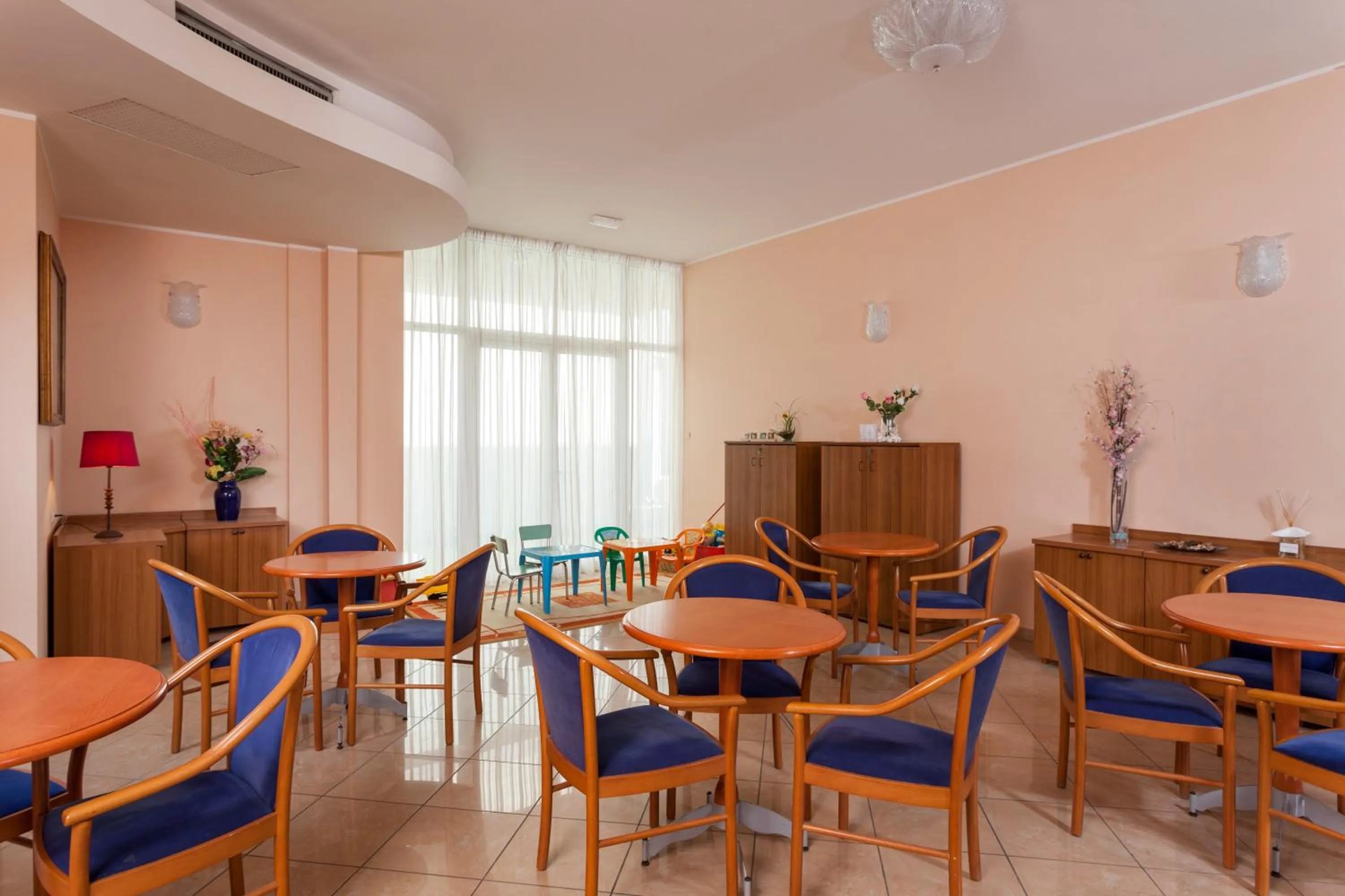 Communal lounge/ TV room in Residence Hotel Piccadilly