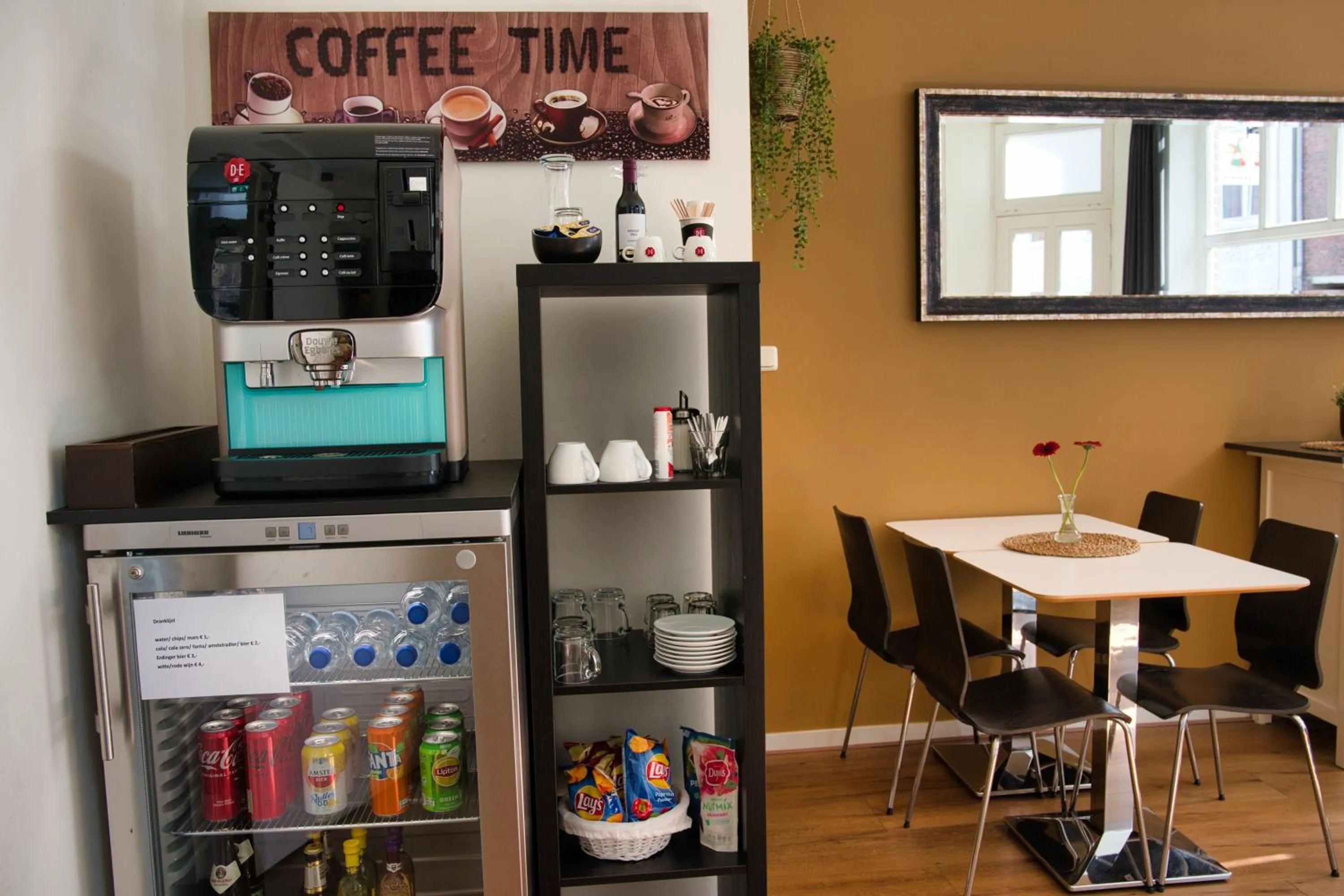 Coffee/tea facilities in B&B De Hofnar Roermond