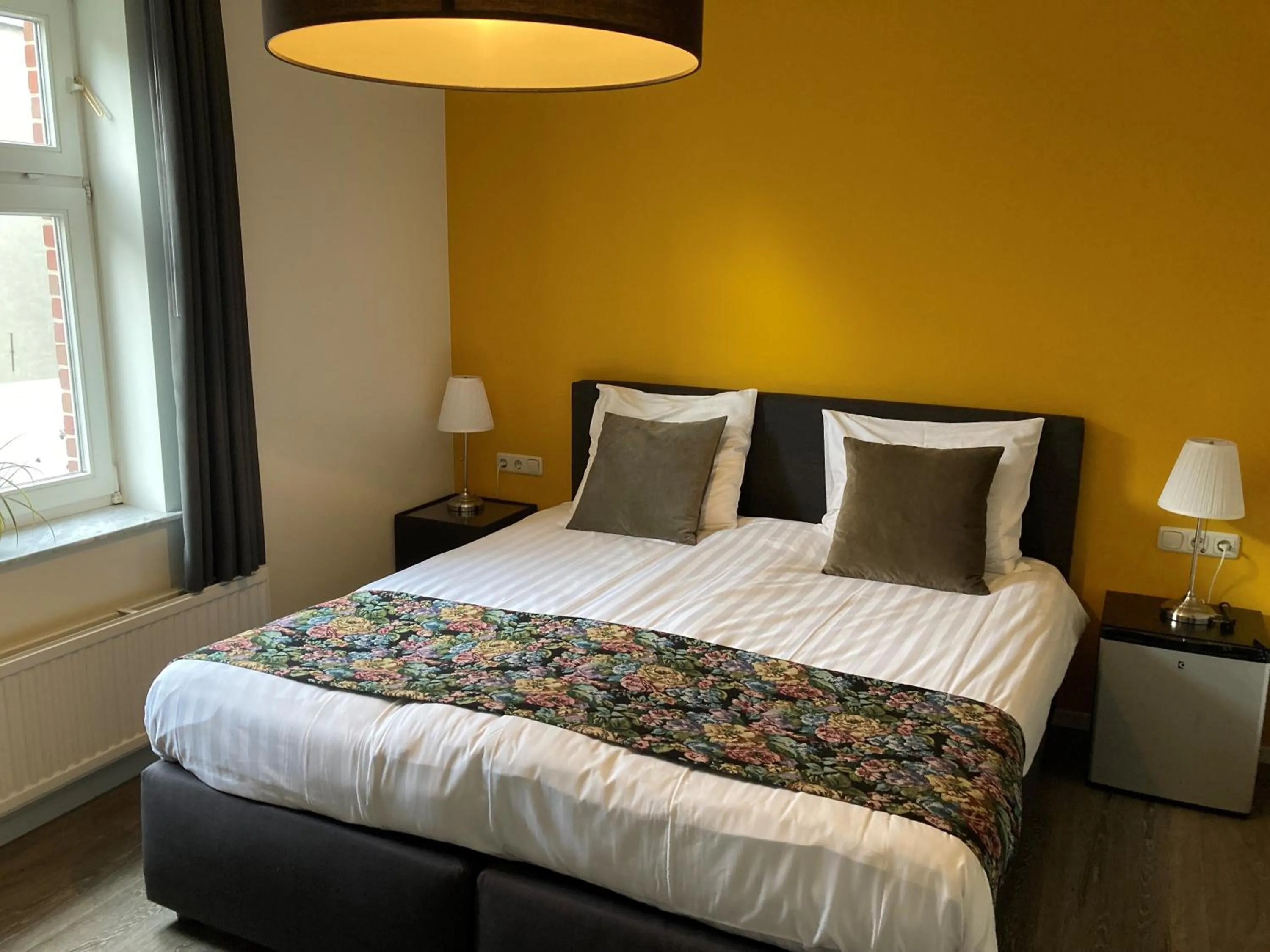 Property building, Bed in B&B De Hofnar Roermond