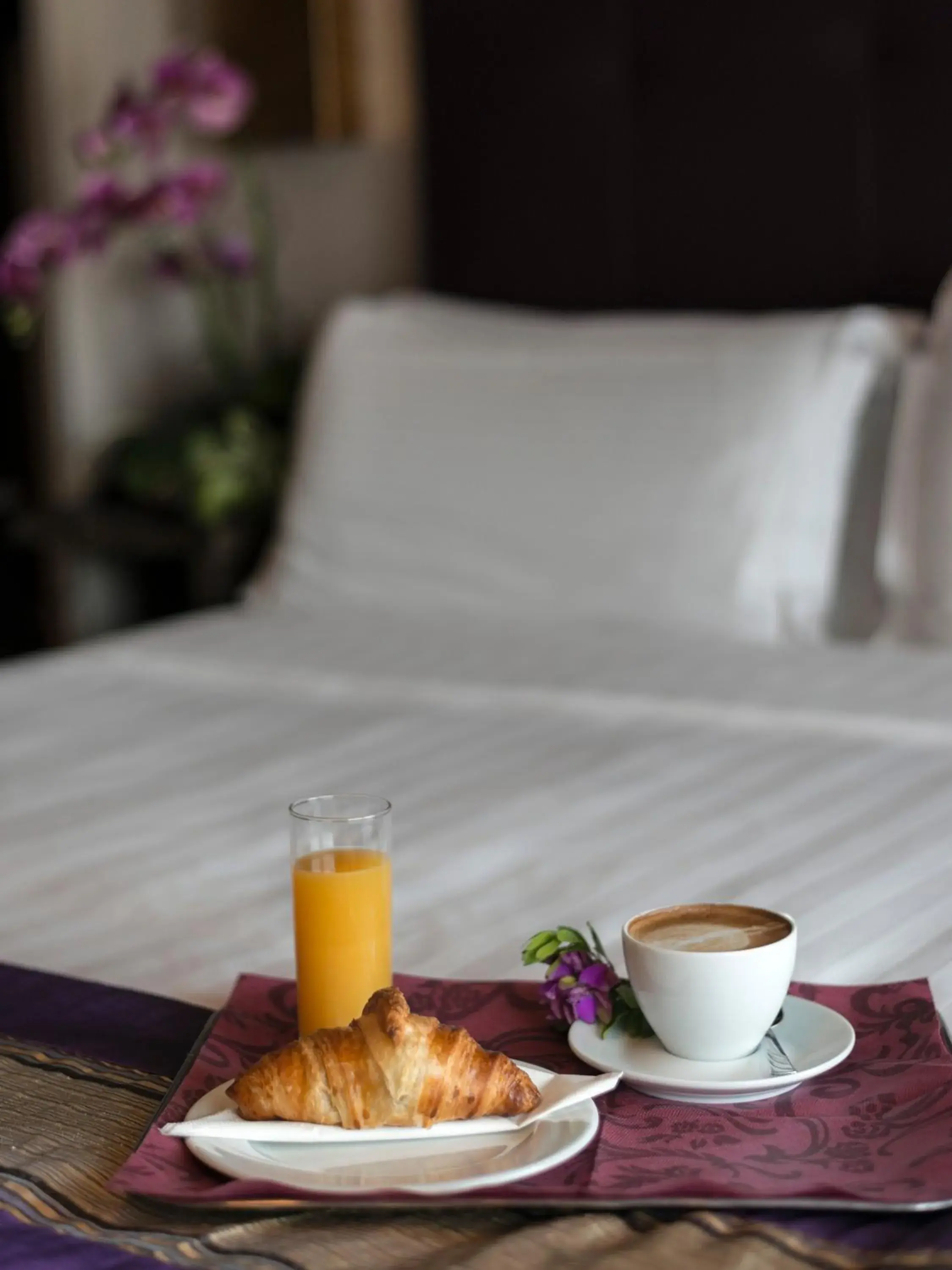Breakfast, Bed in Rome Airport Hotel Fiumicino Breakfast, Bed in Rome Airport Hotel Fiumicino