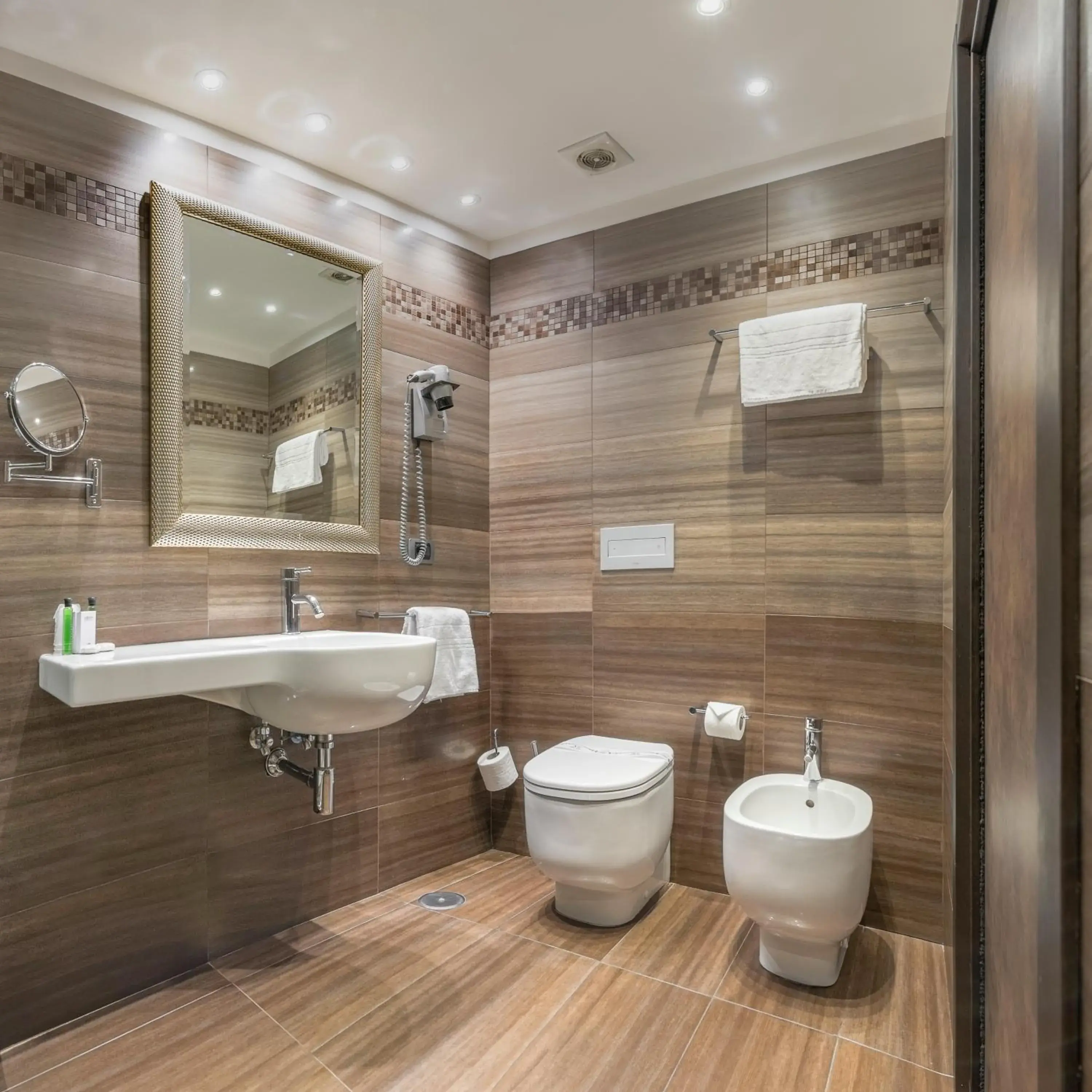 Bathroom in Rome Airport Hotel Fiumicino Bathroom in Rome Airport Hotel Fiumicino