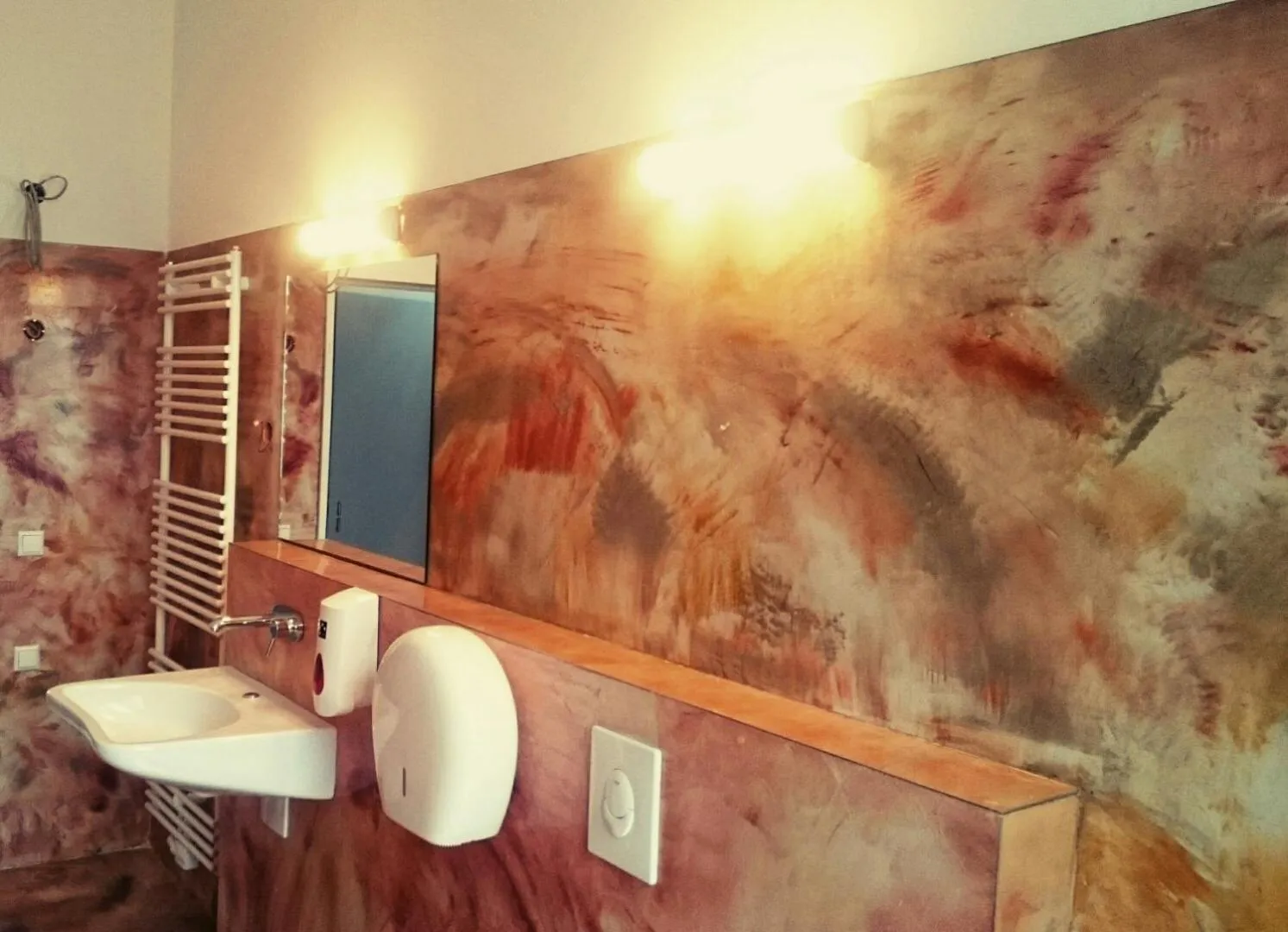 Toilet in Sunflower Hostel Berlin