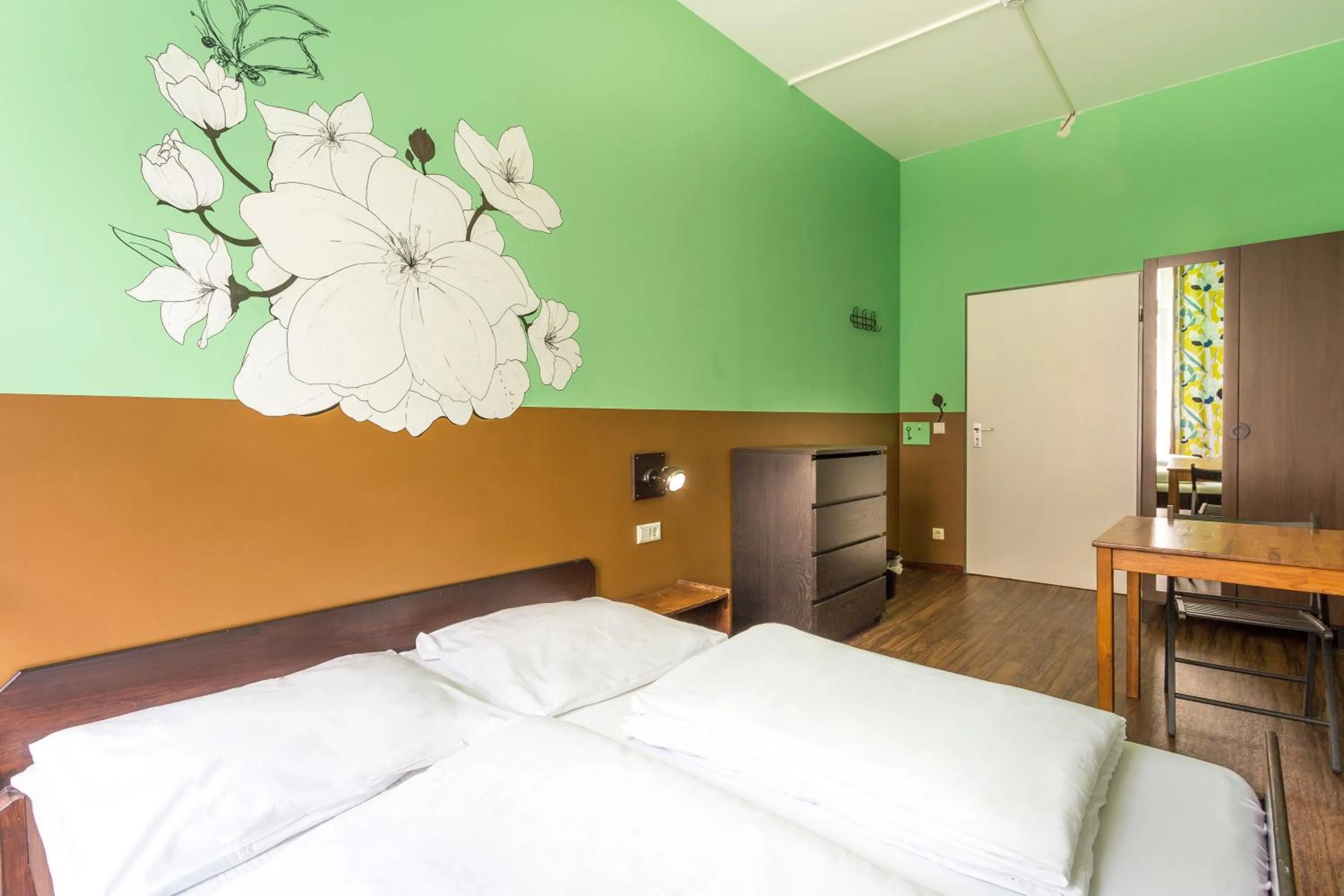 Photo of the whole room, Bed in Sunflower Hostel Berlin
