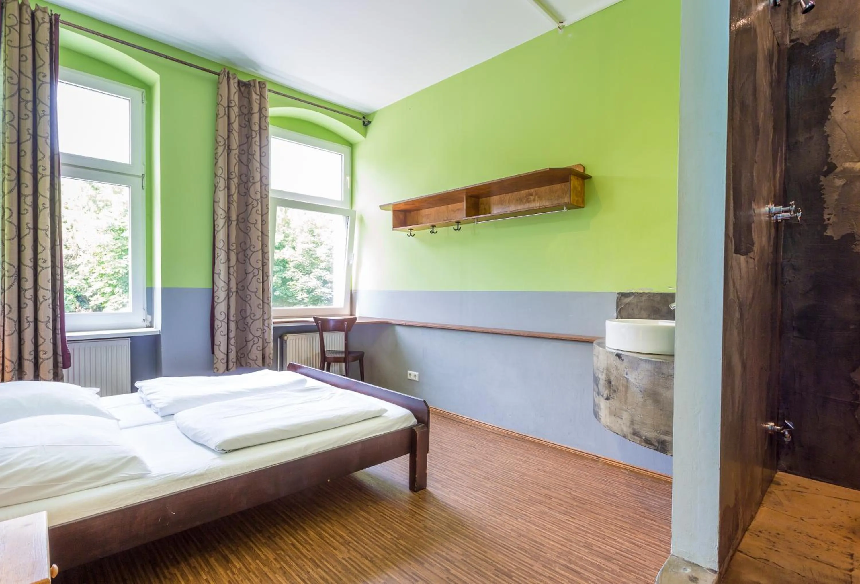 Photo of the whole room, Bed in Sunflower Hostel Berlin