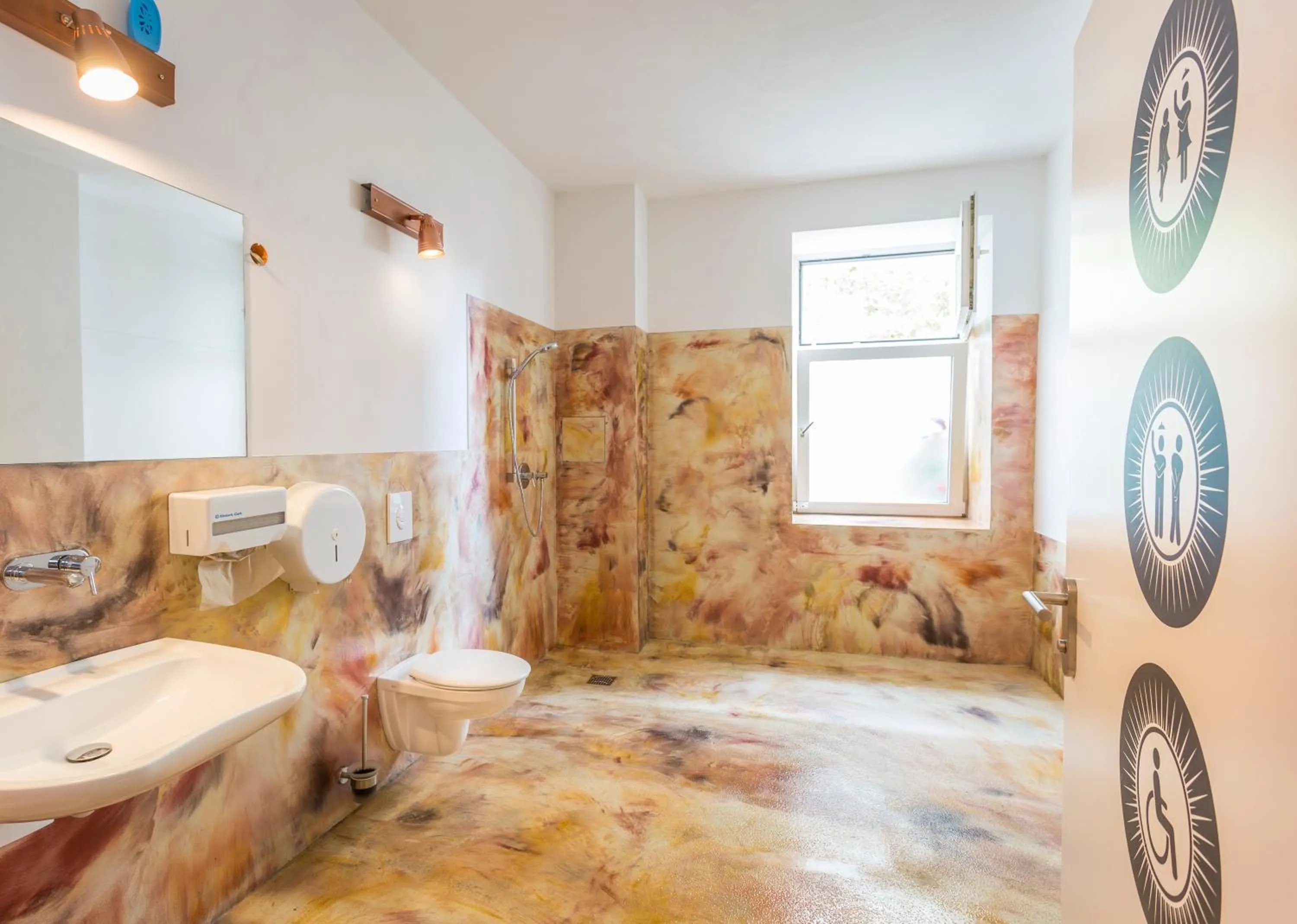 Shower in Sunflower Hostel Berlin