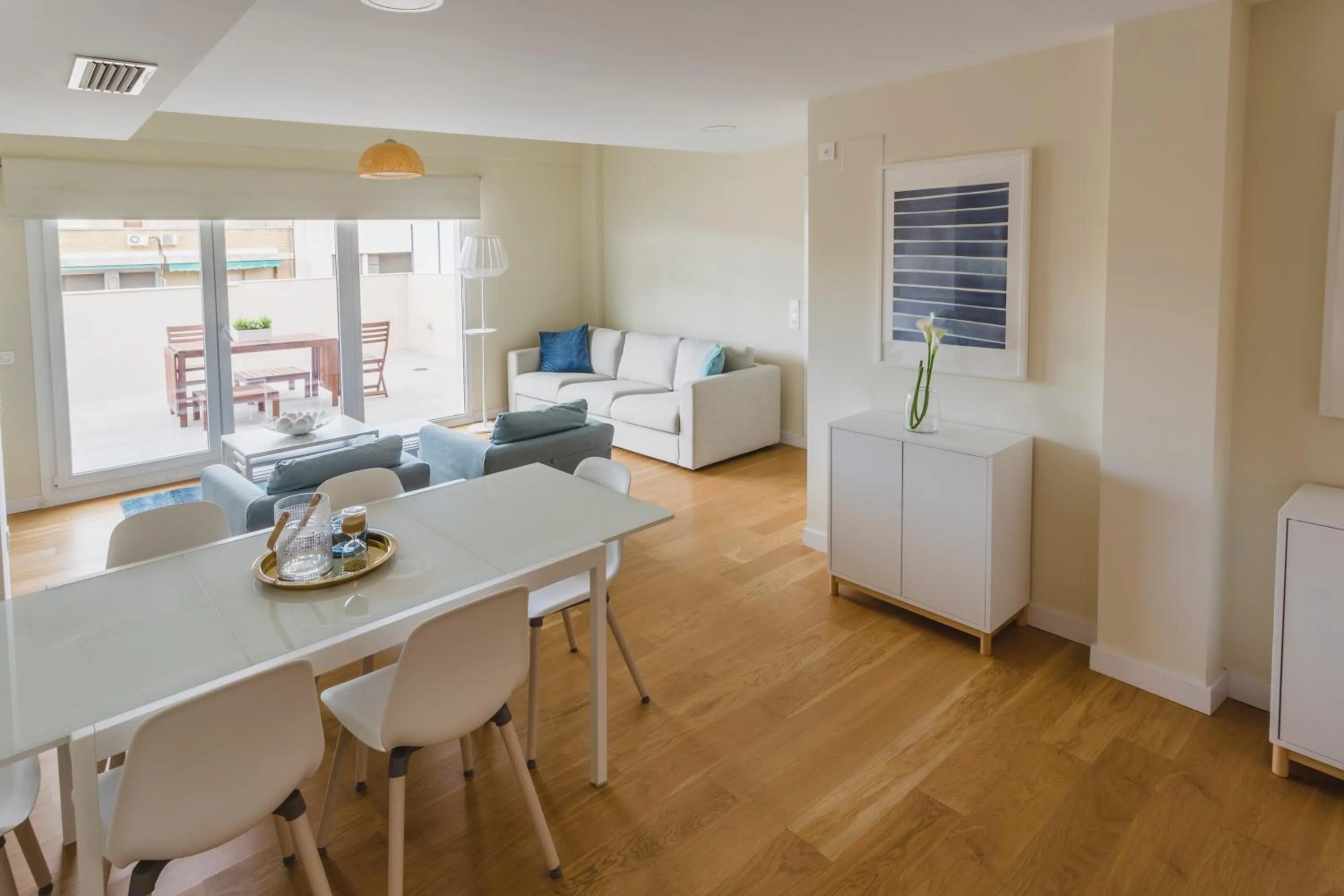 Dining area in HQ Rooms Apartments San Vicente