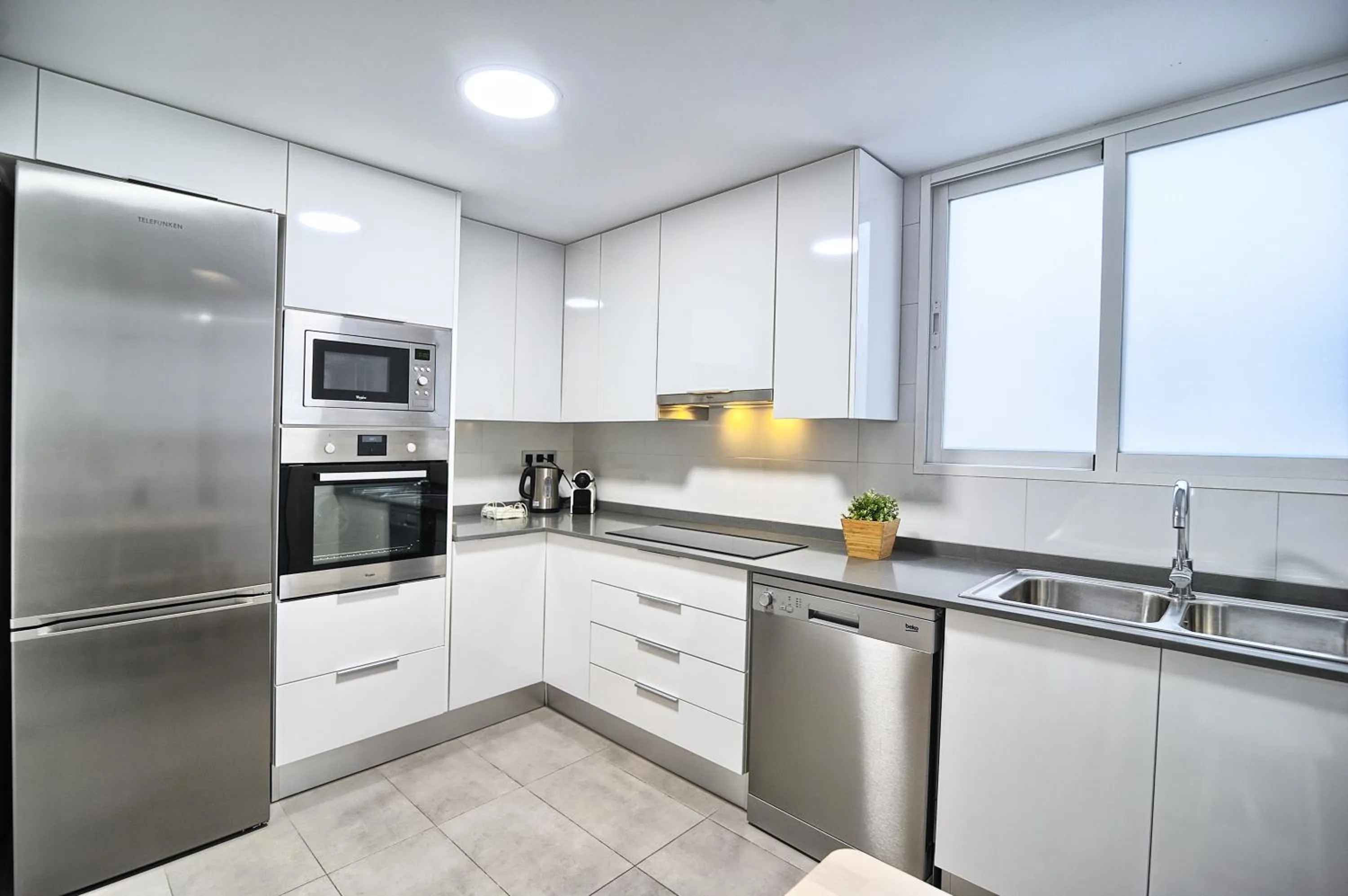 Food and drinks in HQ Rooms Apartments San Vicente