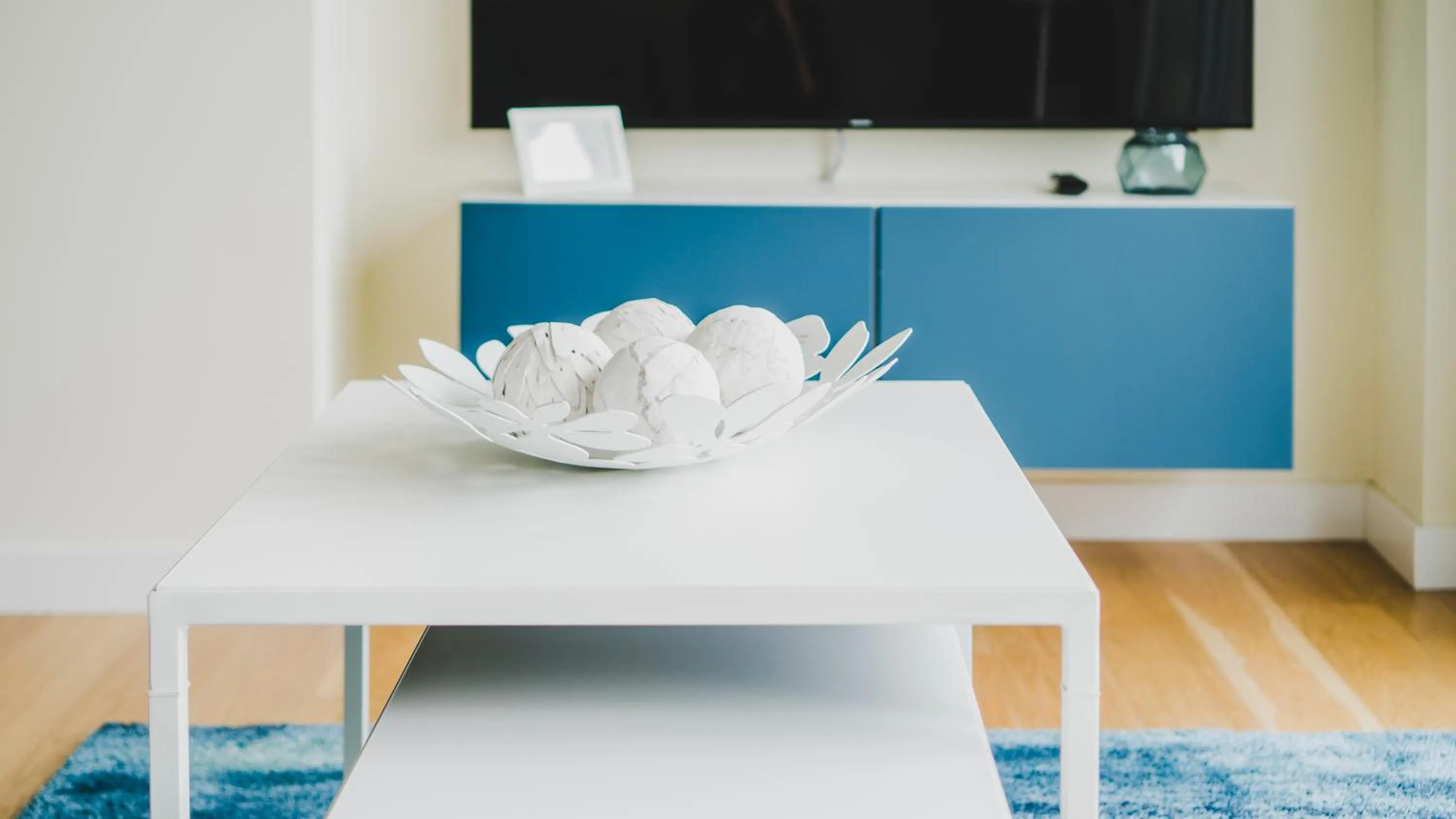 TV and multimedia in HQ Rooms Apartments San Vicente