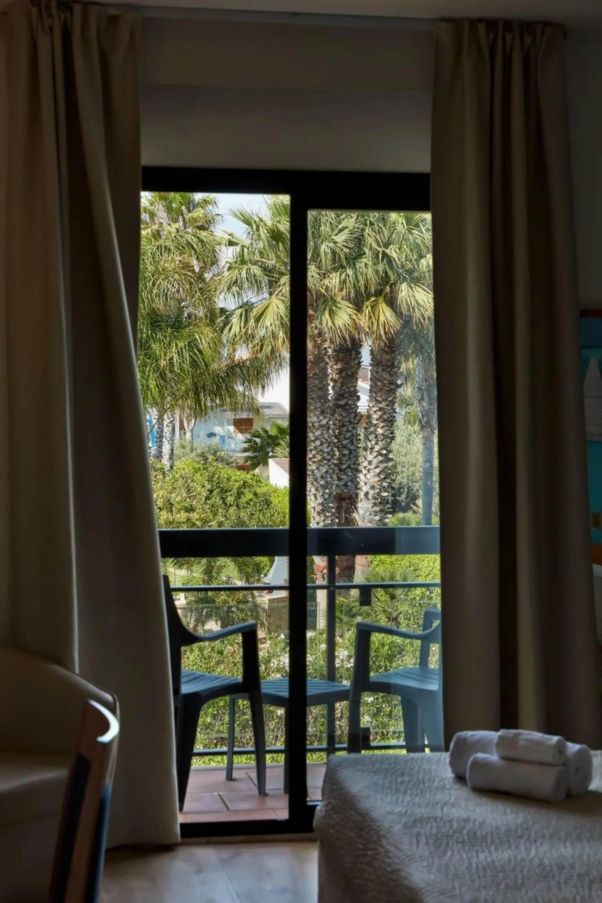 Balcony/Terrace, Bed in I Giardini di Athena- Athena Resort