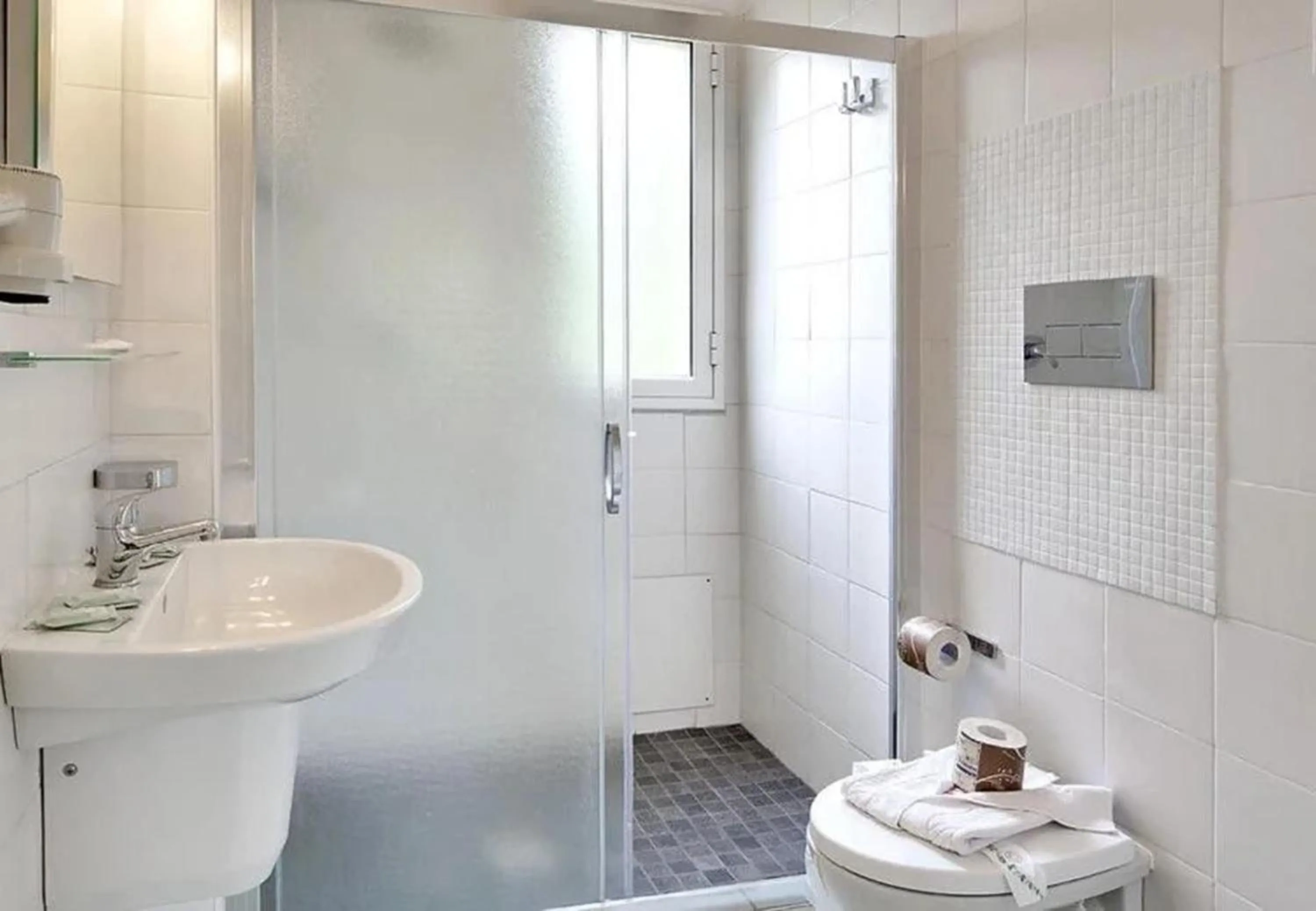 Shower in I Giardini di Athena- Athena Resort