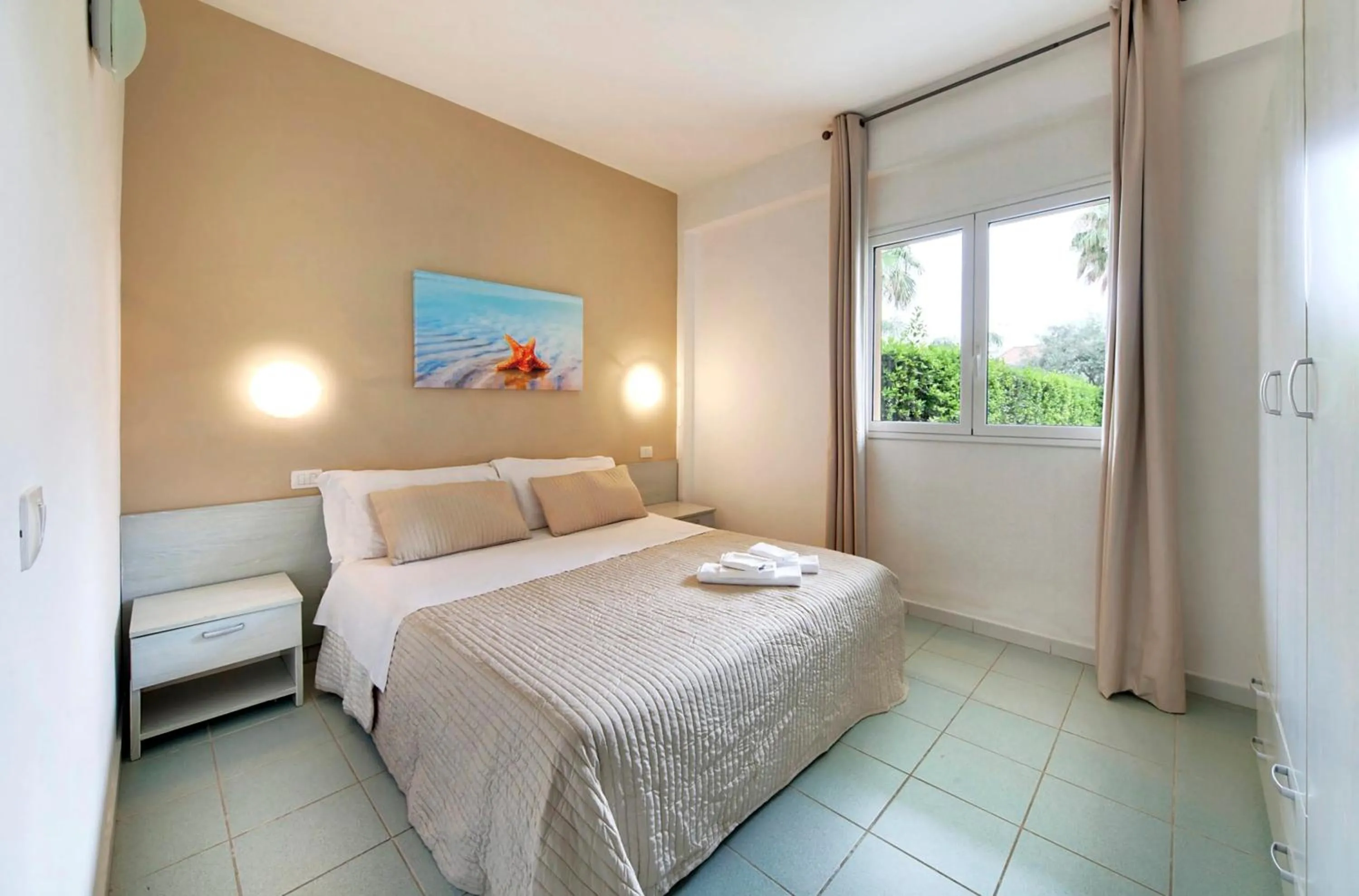 Photo of the whole room, Bed in I Giardini di Athena- Athena Resort